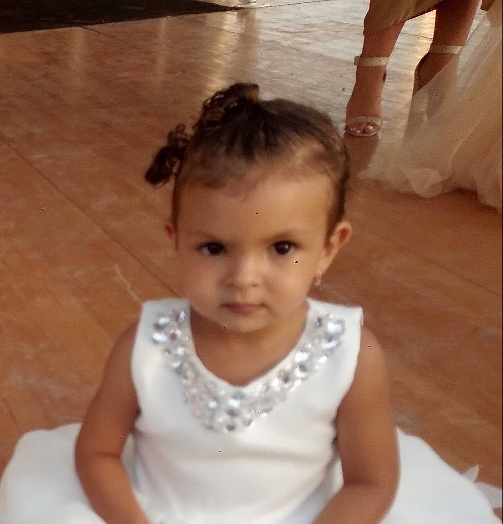 Kaly a rejoint le concours — aidez-le/la à gagner de superbes lots ! baby_toddler_clothing, cheek, chin, dress, ear, eyebrow, eyelash, face, facial_expression, fashion, hairstyle, happy, iris, neck, person, shoulder, skin, sleeve, smile, textile