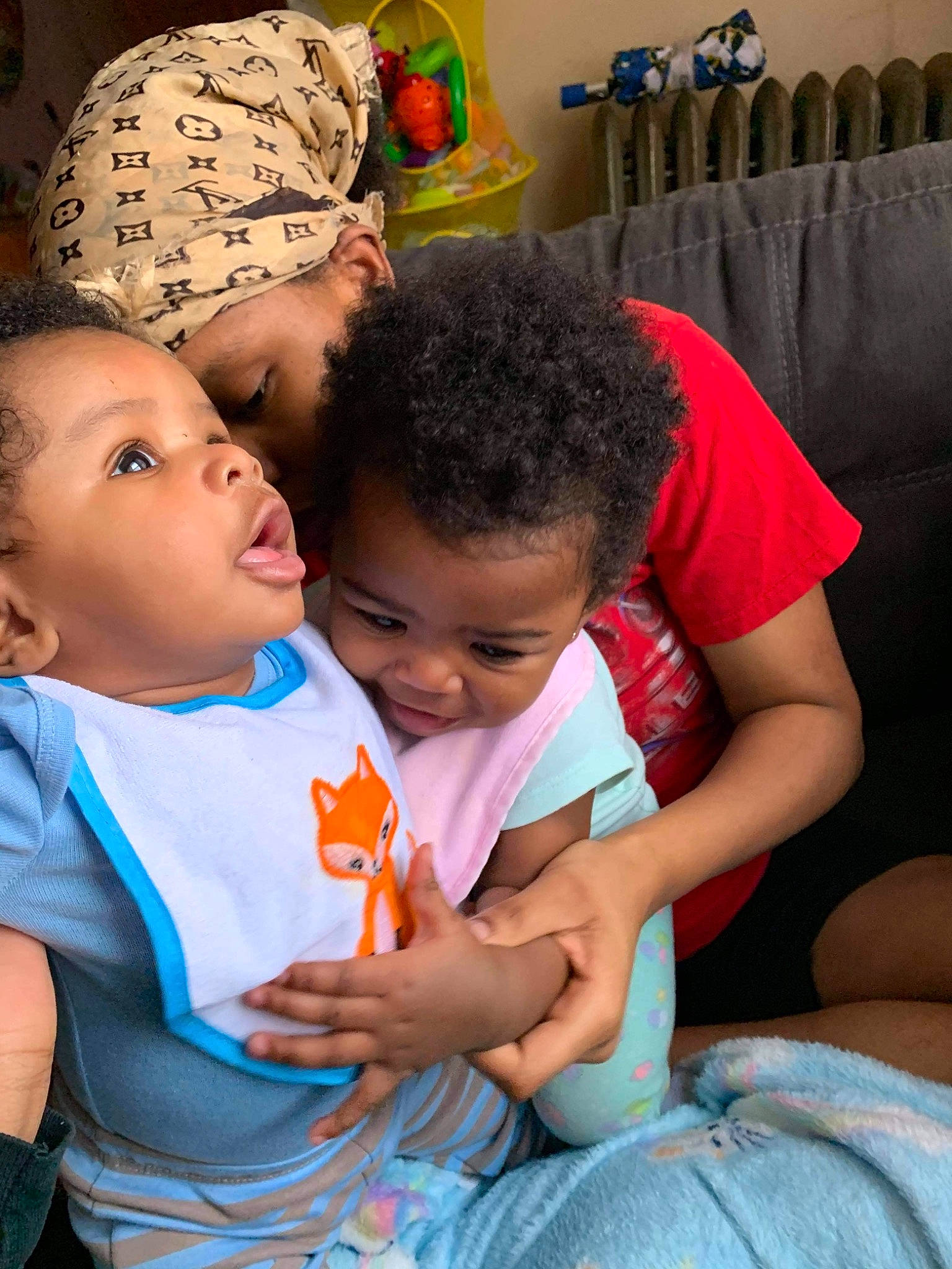 Royale is registered to the contest to win money with this photo: arm, baby, baby_toddler_clothing, cheek, child, comfort, finger, fun, gesture, hairstyle, happy, human, interaction, leisure, mouth, nose, person, sharing, skin, t_shirt