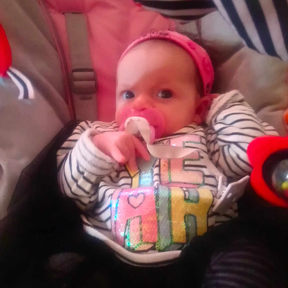 Lyana a rejoint le concours — aidez-le/la à gagner de superbes lots ! baby, baby_products, cheek, child, joy, mouth, person, pink, play, product, skin, toddler
