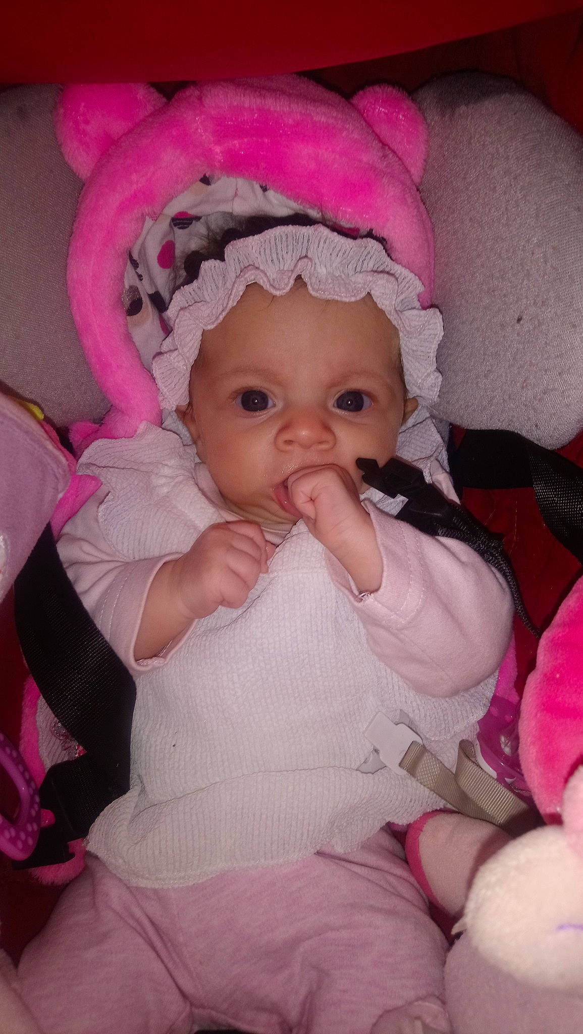 Lyana a rejoint le concours — aidez-le/la à gagner de superbes lots ! baby, cheek, child, eye, face, head, headgear, lip, mouth, person, pink, skin, smile, toddler