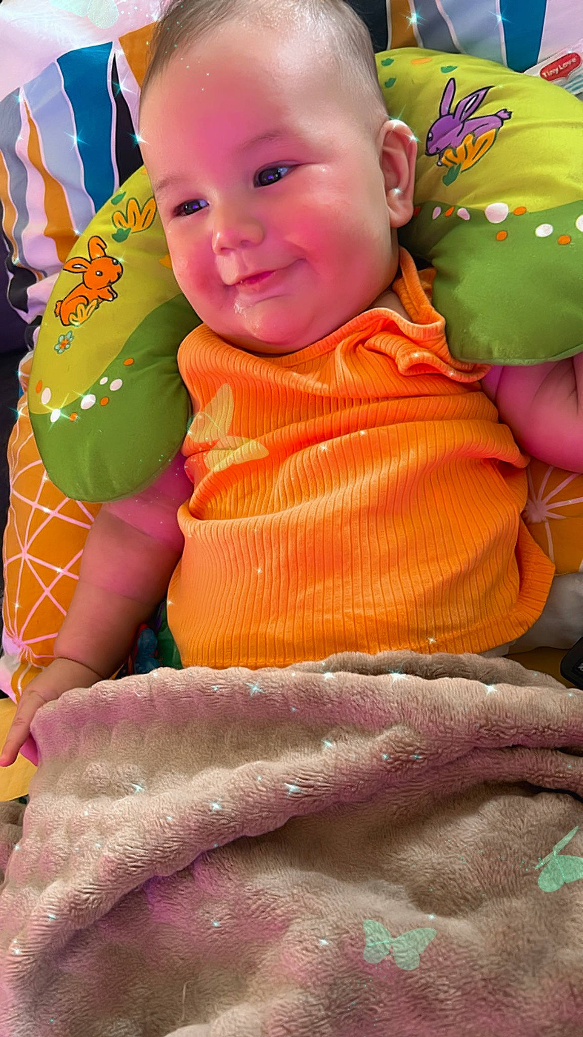 Taoahere participe au concours pour gagner de l'argent avec cette photo : baby, baby_toddler_clothing, cheek, child, comfort, face, facial_expression, fun, happy, head, iris, joy, mouth, nose, orange, organ, person, pink, skin, sleeve