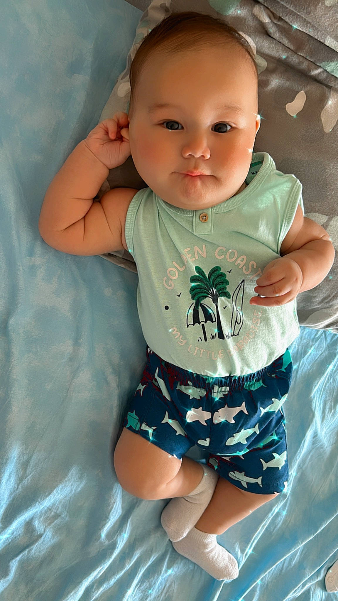 Taoahere a rejoint le concours — aidez-le/la à gagner de superbes lots ! azure, baby, baby_toddler_clothing, cheek, eye, face, gesture, hair, happy, head, human_body, iris, mouth, person, pink, shorts, skin, sleeve, stomach, t_shirt