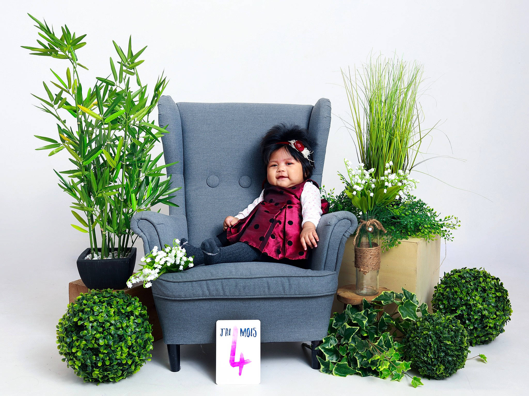 Aloïse participe au concours pour gagner de l'argent avec cette photo : annual_plant, comfort, couch, evergreen, floral_design, flowerpot, furniture, garden, grass, grass_family, houseplant, leaf_vegetable, outdoor_furniture, person, plant, shrub, sitting, studio_couch, sunglasses, terrestrial_plant
