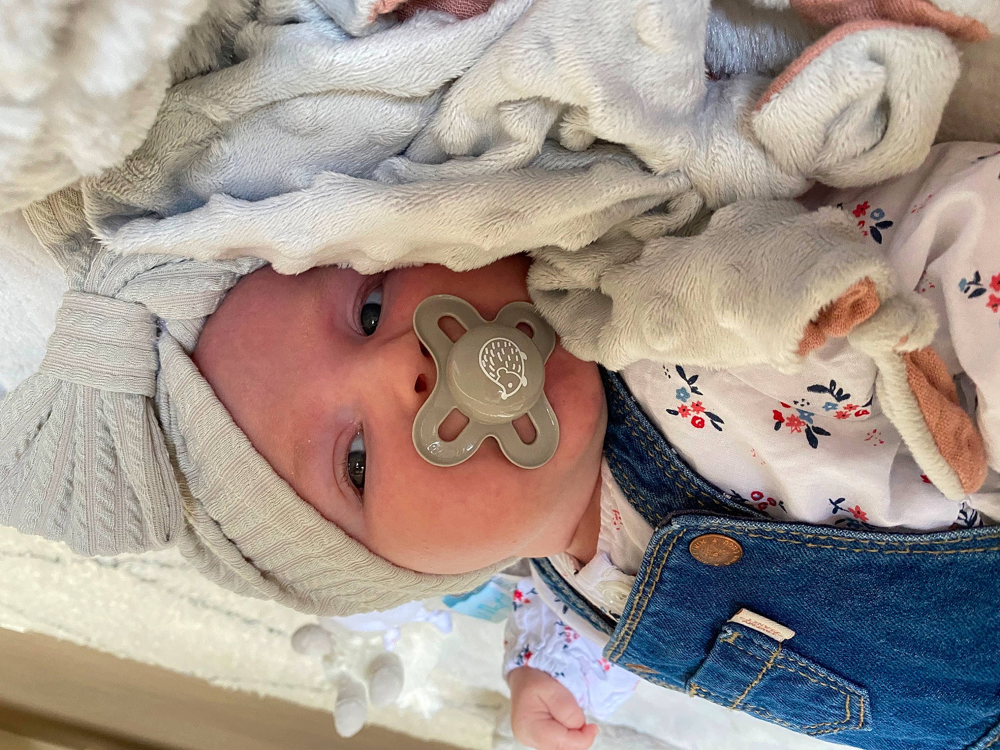 Nëva participe au concours pour gagner de l'argent avec cette photo : baby, baby_toddler_clothing, button, child, close_up, clothing, comfort, eye, eyelash, fashion_accessory, fur, happy, head, headwear, human_body, linens, pattern, person, skin, sleeve