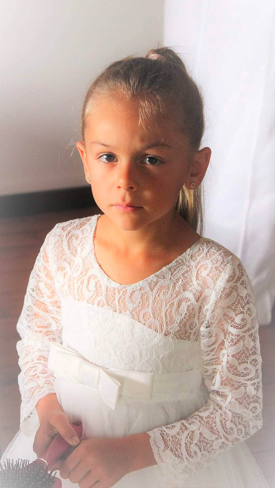 Kaylanna participe au concours pour gagner de l'argent avec cette photo : baby_toddler_clothing, cheek, chest, chin, embellishment, eyebrow, eyelash, face, flash_photography, hair, happy, head, iris, jewellery, joint, lip, neck, person, skin, sleeve