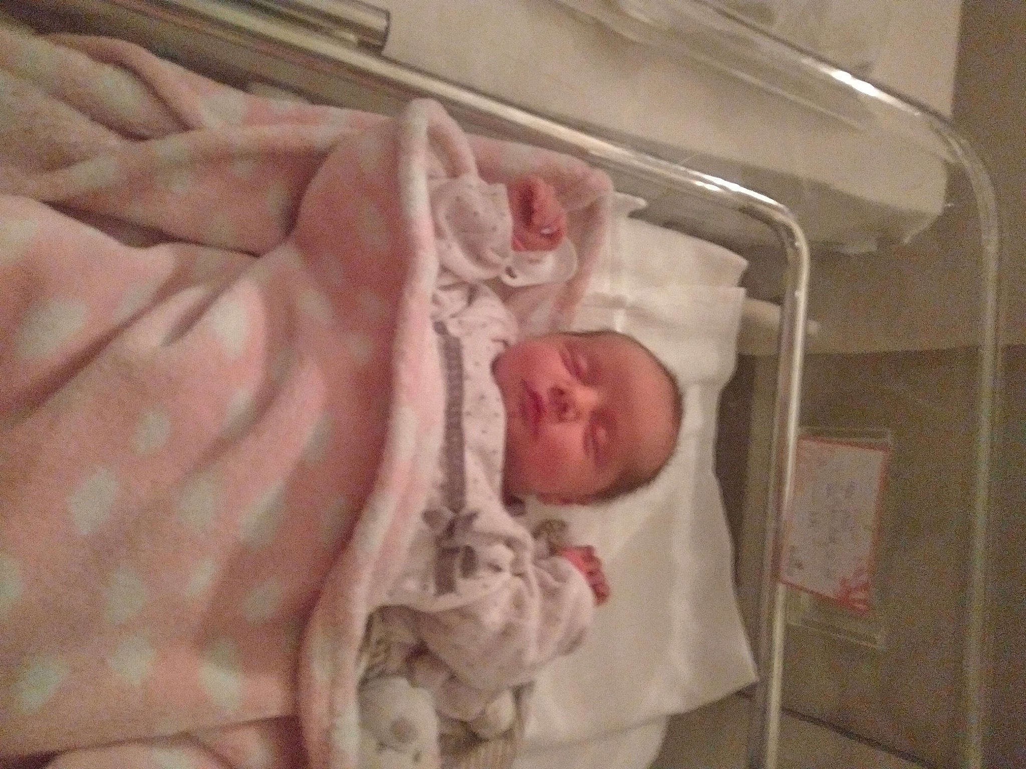 Mya participe au concours pour gagner de l'argent avec cette photo : baby, baby_products, baby_safety, baby_sleeping, baby_toddler_clothing, bed, bedding, bedtime, child, childbirth, comfort, cradle, hospital, infant_bed, laundry_room, linens, nap, person, room, sleep