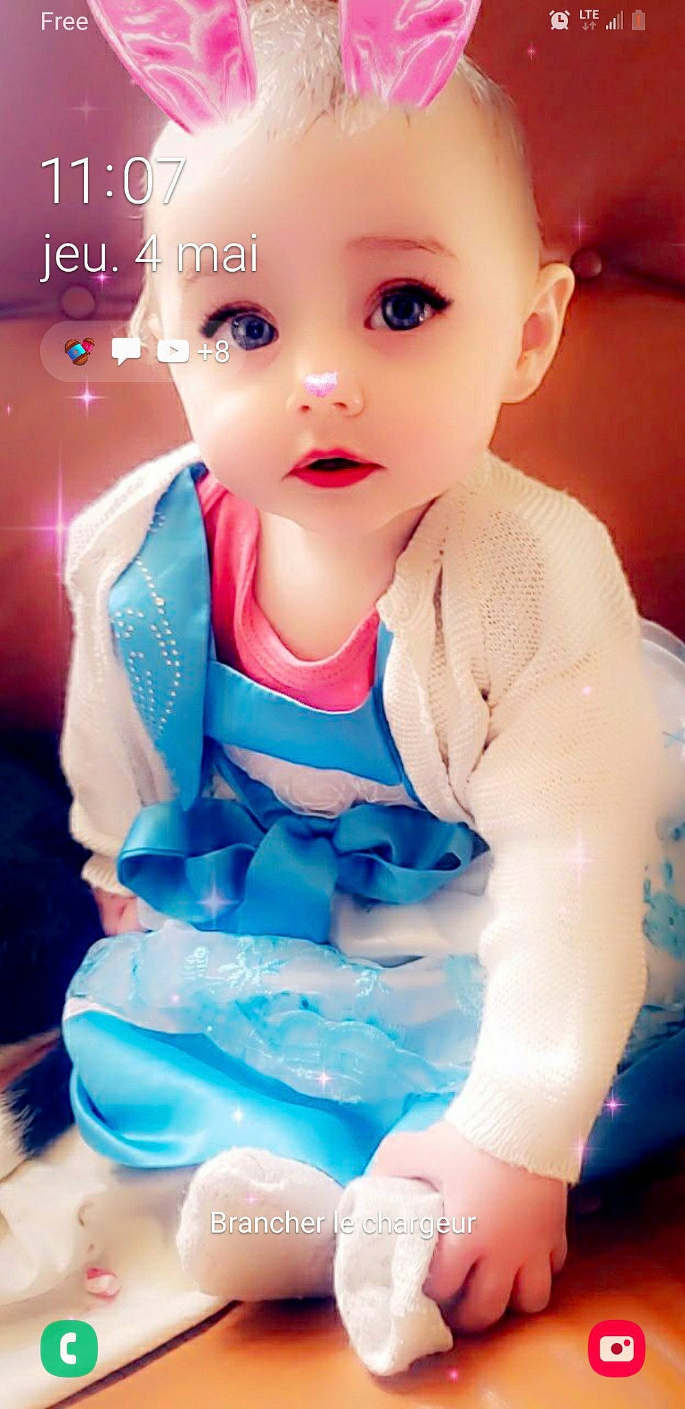 Mya a rejoint le concours — aidez-le/la à gagner de superbes lots ! baby, baby_products, baby_safety, baby_toddler_clothing, cheek, chest, child, electric_blue, flash_photography, fun, happy, nail, pattern, person, pink, portrait_photography, sitting, skin, sleeve, thumb