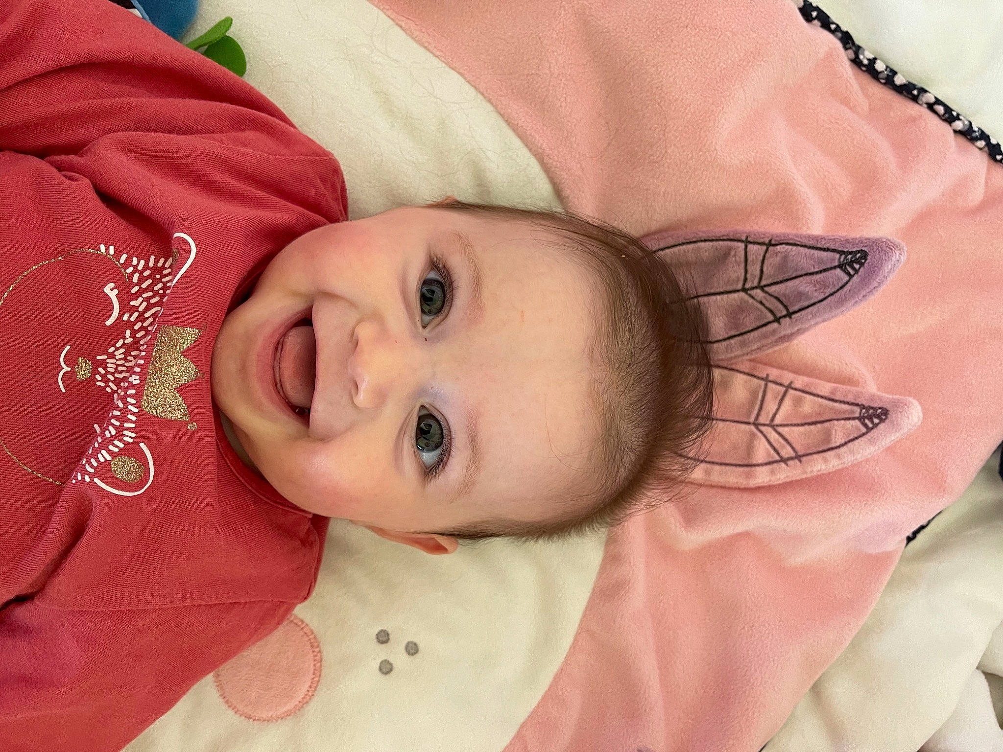 Jade a rejoint le concours — aidez-le/la à gagner de superbes lots ! cheek, chin, eye, eyebrow, eyelash, face, facial_expression, forehead, hairstyle, happy, head, lip, mouth, neck, nose, person, product, skin, sleeve, smile