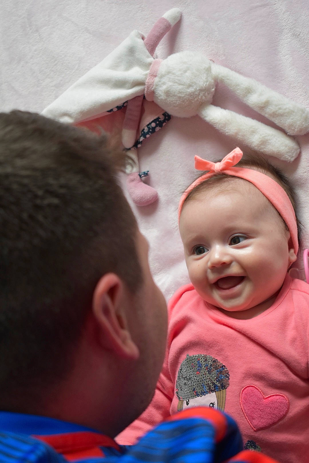 Jade participe au concours pour gagner de l'argent avec cette photo : baby, baby_toddler_clothing, child, event, fashion_accessory, fun, gesture, happy, laugh, leisure, mammal, mouth, nose, organ, person, play, skin, smile, toddler, tradition