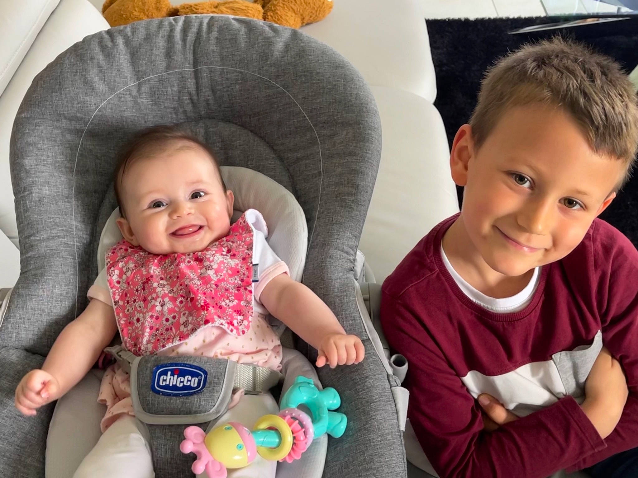 Jade a rejoint le concours — aidez-le/la à gagner de superbes lots ! baby, baby_toddler_clothing, cheek, comfort, facial_expression, fun, green, happy, human, joy, mammal, organ, outerwear, person, photograph, product, skin, sleeve, smile, textile