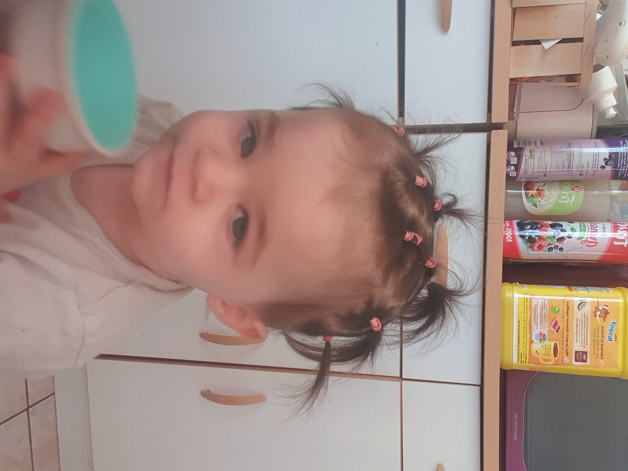 Shaïna participe au concours pour gagner de l'argent avec cette photo : arm, baby, cheek, child, chin, ear, eyebrow, eyelash, face, facial_expression, finger, human_body, iris, lip, mouth, nose, person, product, shelf, skin