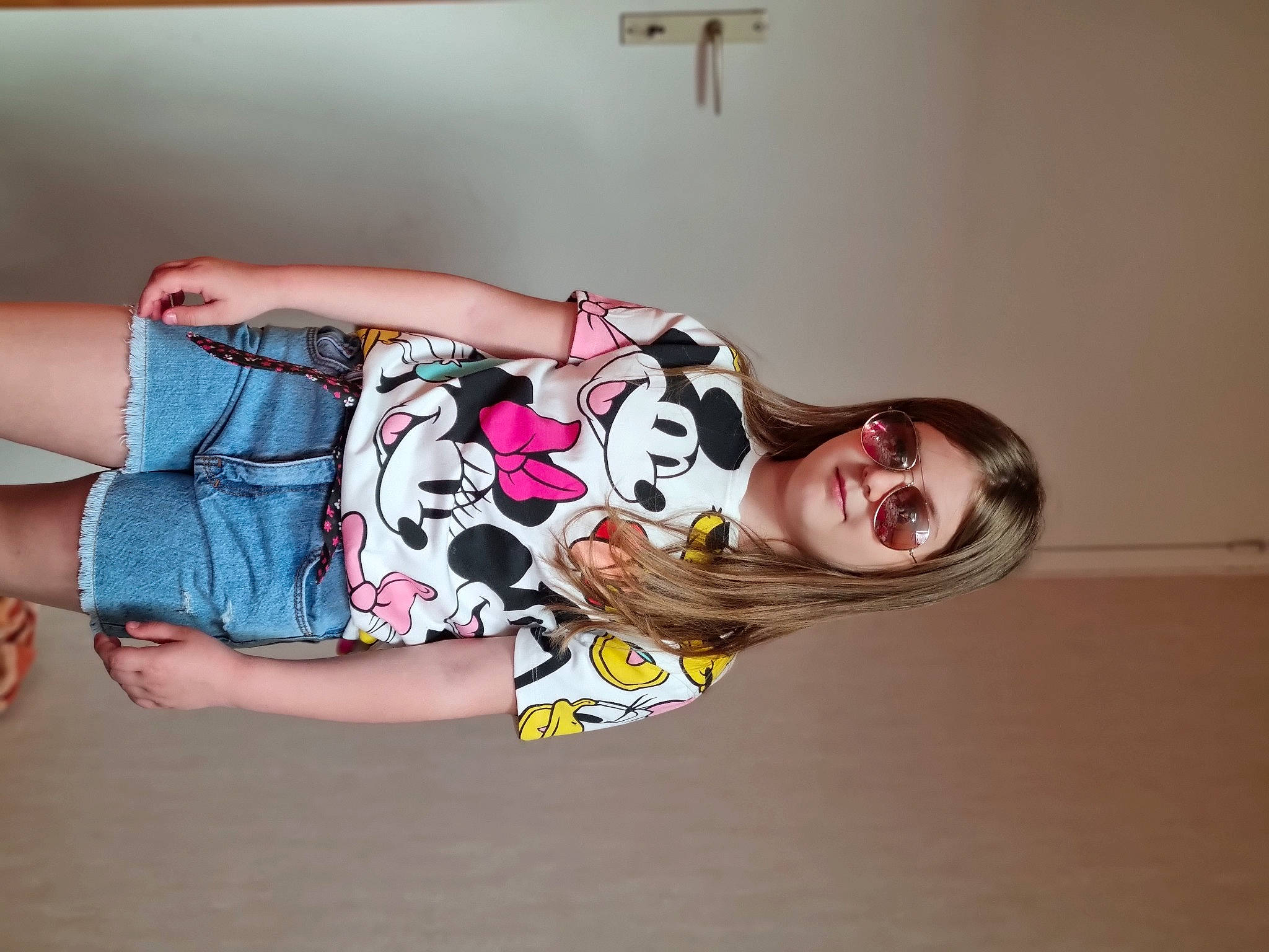 Rania participe au concours pour gagner de l'argent avec cette photo : black_hair, child, day_dress, dress, elbow, fashion_design, flash_photography, happy, human_body, human_leg, knee, magenta, neck, person, pink, shoulder, sleeve, smile, thigh, waist