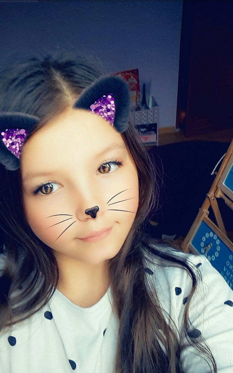 Sephora ??? a rejoint le concours — aidez-le/la à gagner de superbes lots ! beauty, brown_hair, doll, ear, eyebrow, eyelash, face, forehead, girl, hair_accessory, hair_coloring, head, lip, long_hair, person