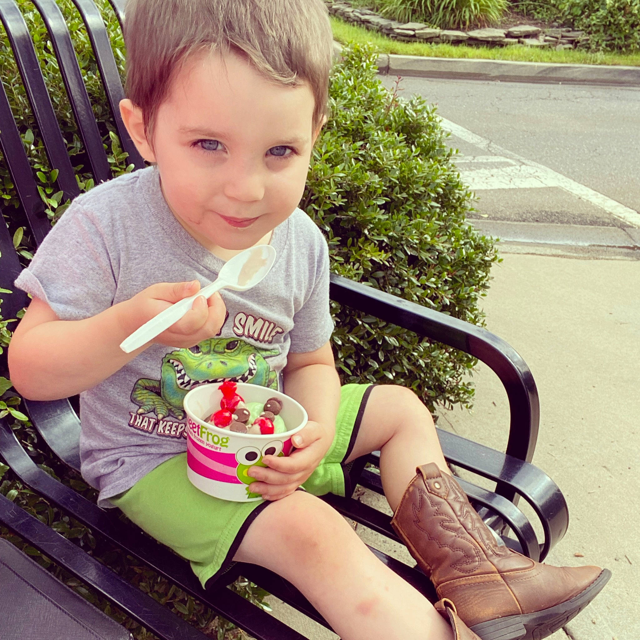 Layton is registered to the contest to win money with this photo: cool, eye, finger, grass, green, hairstyle, hand, happy, head, human_body, joy, leisure, mammal, person, photograph, plant, shoe, shorts, smile, t_shirt
