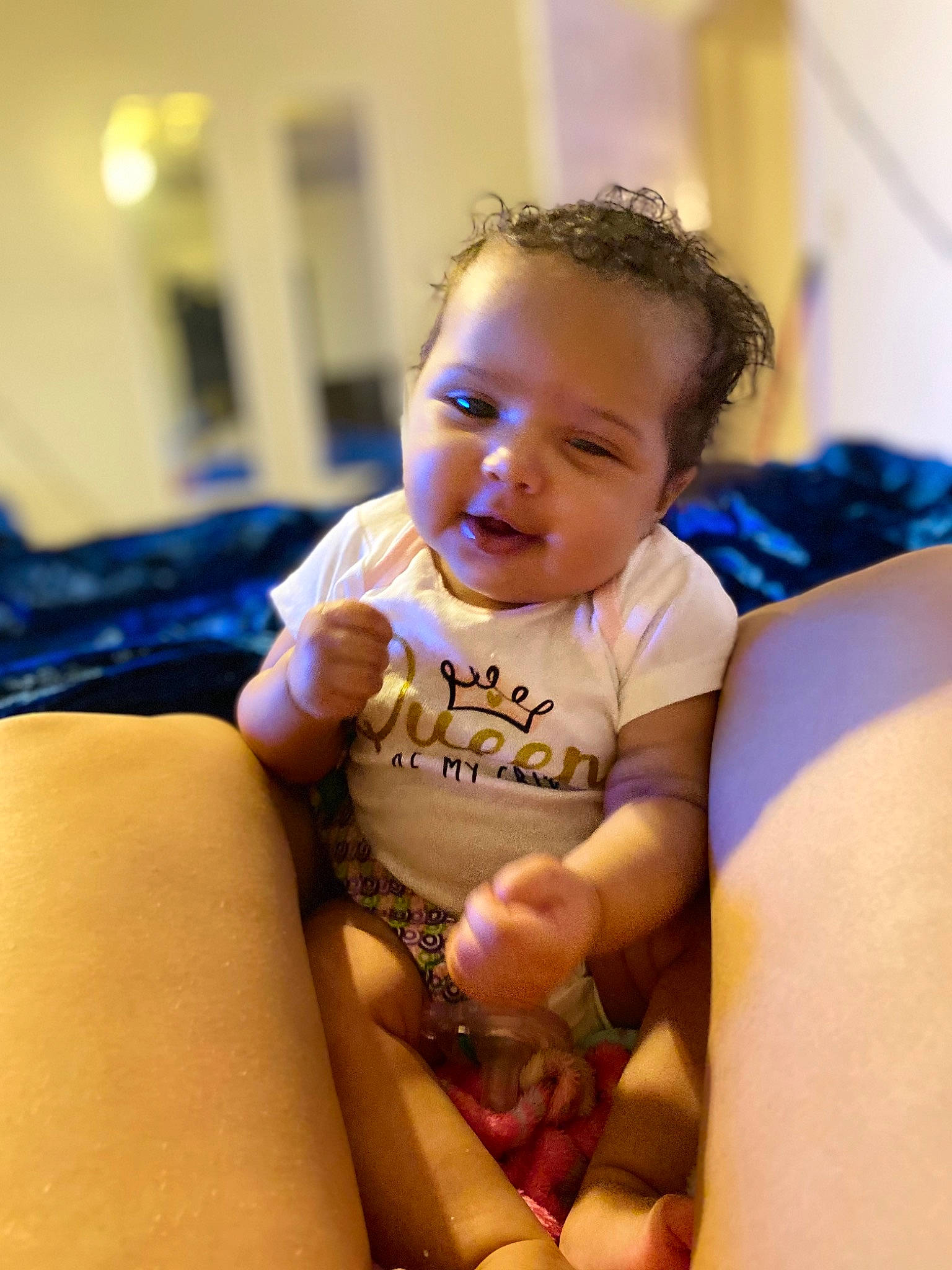 Kaoir is registered to the contest to win money with this photo: arm, baby, child, comfort, finger, flooring, fun, happy, human_leg, knee, leisure, person, play, room, shoulder, sitting, smile, t_shirt, thigh, toddler