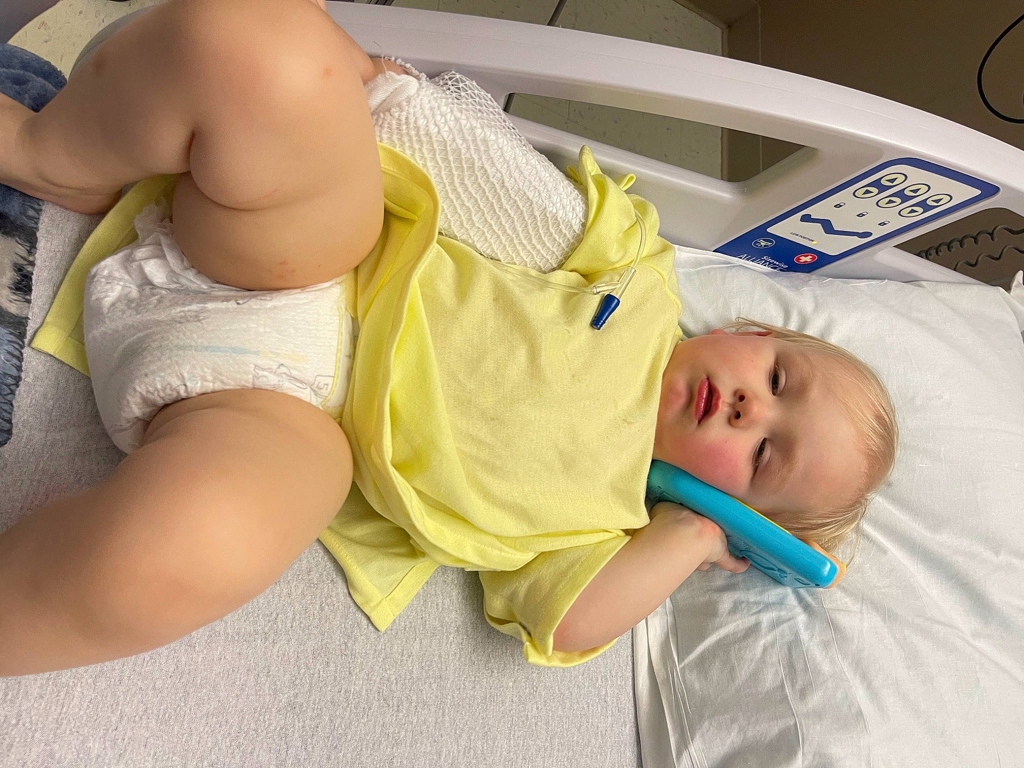 Kobe is registered to the contest to win money with this photo: baby, baby_products, baby_safety, baby_sleeping, baby_toddler_clothing, chest, child, comfort, event, health_care, hospital, hospital_bed, human_leg, knee, medical, medical_equipment, patient, person, skin, thigh