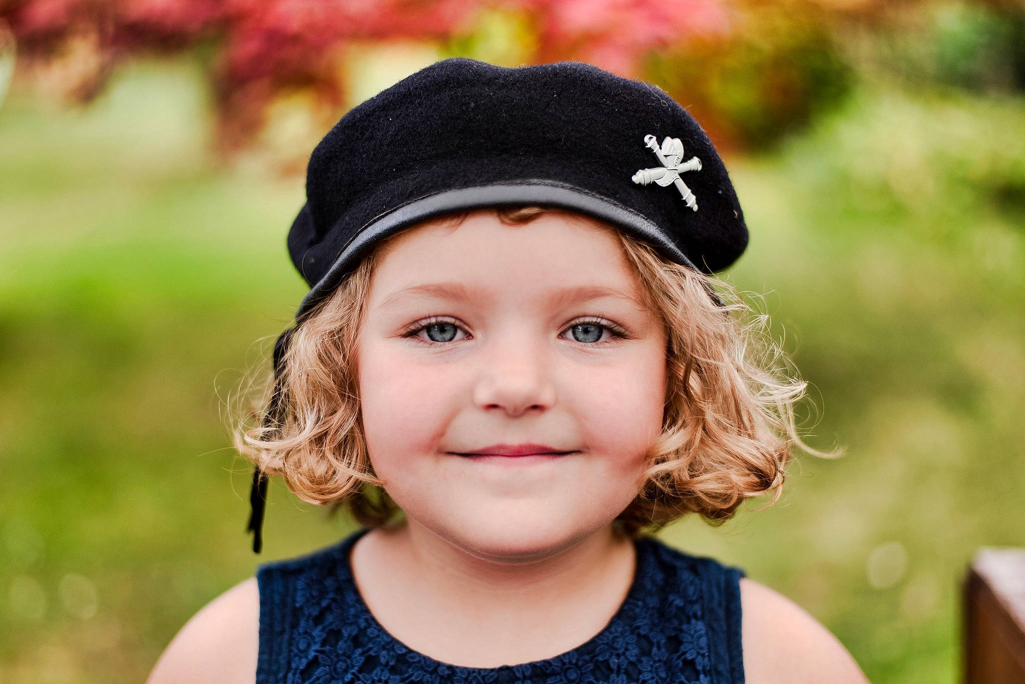 Azilis participe au concours pour gagner de l'argent avec cette photo : cap, chin, eye, eyebrow, fashion, flash_photography, grass, hair, happy, hat, head, headwear, iris, joy, leisure, lip, neck, people_in_nature, person, skin