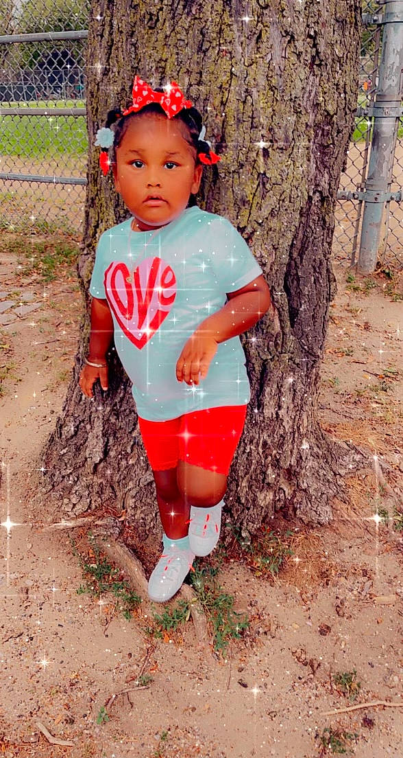 Zendaya is registered to the contest to win money with this photo: baby_toddler_clothing, cap, child, competition_event, electric_blue, face, fun, head, human_leg, leisure, people_in_nature, person, personal_protective_equipment, recreation, soil, t_shirt, thigh, toddler, trunk, waist