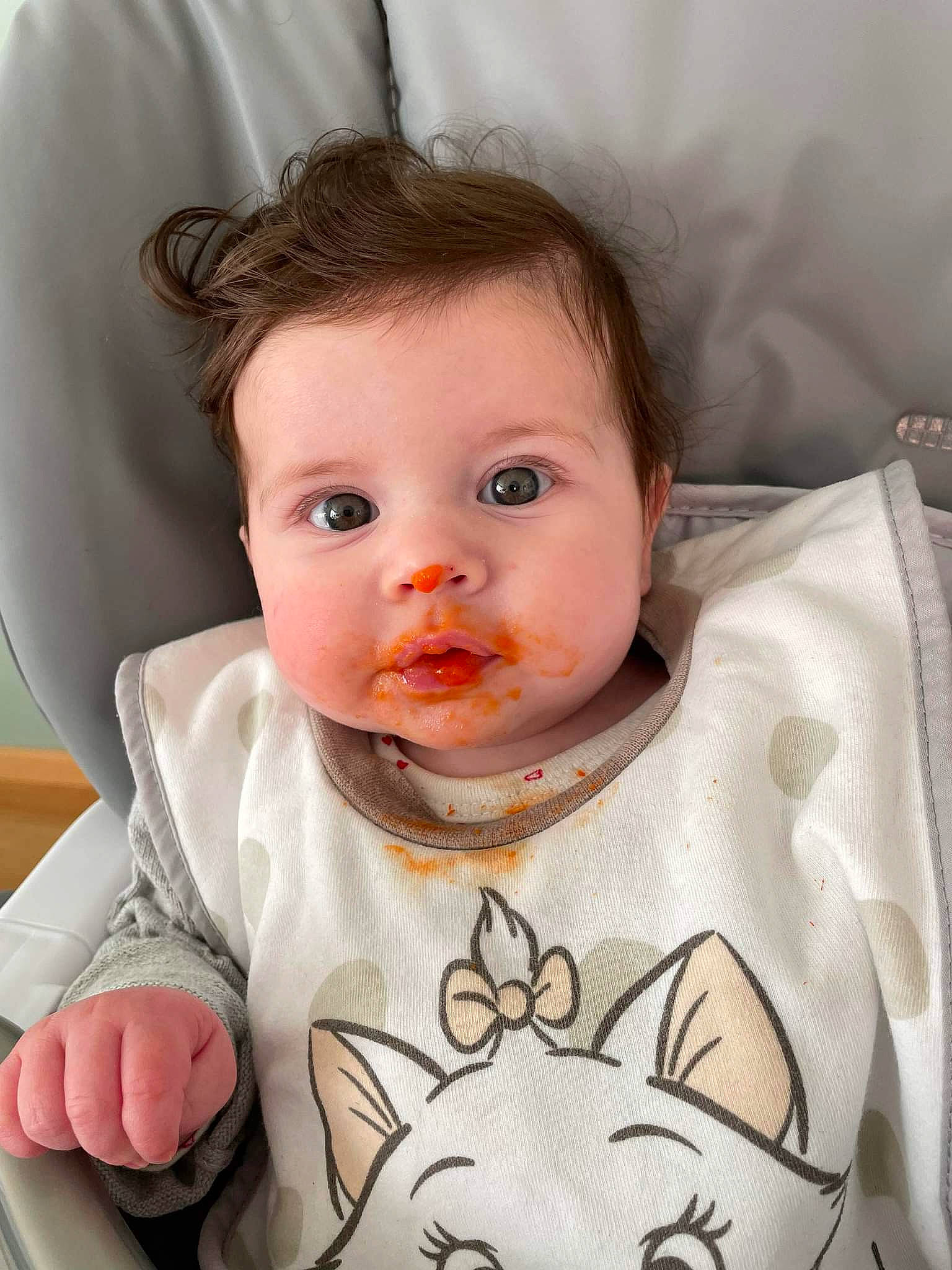 Ema a rejoint le concours — aidez-le/la à gagner de superbes lots ! arm, baby, baby_toddler_clothing, cheek, chin, eye, eyebrow, face, facial_expression, hair, hairstyle, hand, head, lip, mouth, nose, organ, person, product, skin