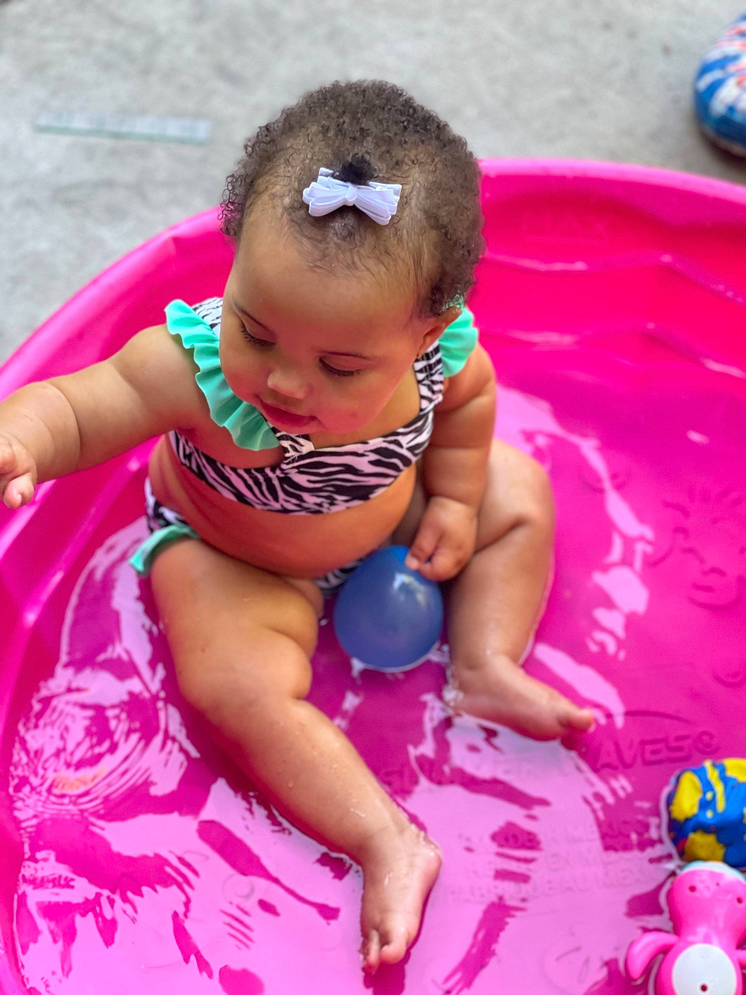 Aunesty is registered to the contest to win money with this photo: baby, baby_playing_with_toys, baby_products, bathing, child, event, facial_expression, fun, happy, leisure, magenta, people, person, pink, playing_with_kids, purple, recreation, skin, thigh, toddler