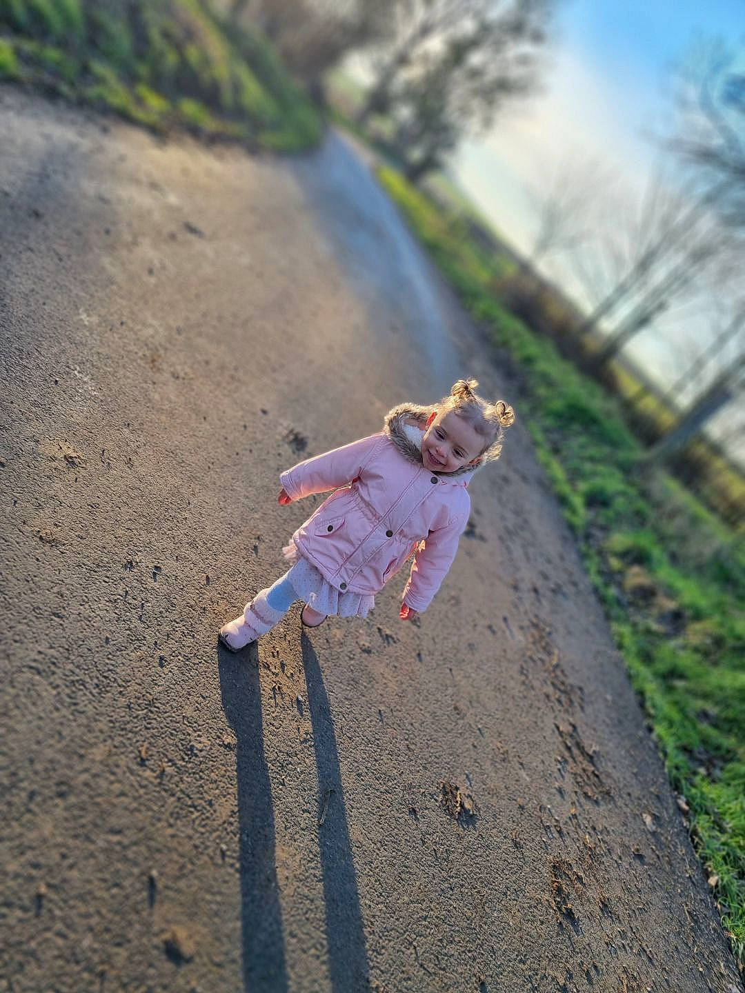 Clara participe au concours pour gagner de l'argent avec cette photo : asphalt, dress, forest, grass, happy, joy, landscape, leisure, people_in_nature, person, plant, recreation, road, road_surface, rock, shadow, sky, soil, toddler, tree