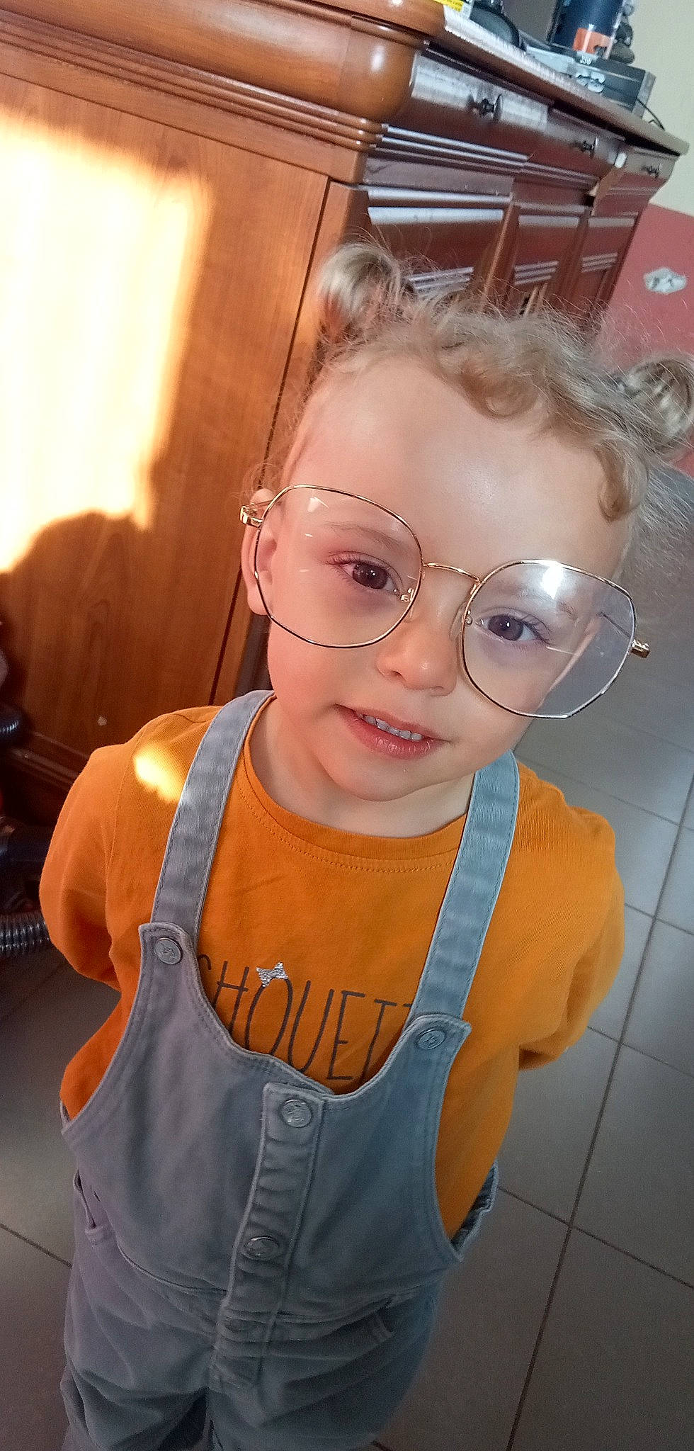 Clara participe au concours pour gagner de l'argent avec cette photo : baby_toddler_clothing, cheek, chin, cool, eye, eyebrow, eyewear, forehead, fun, glasses, happy, head, iris, mouth, nose, person, skin, sleeve, smile, toddler
