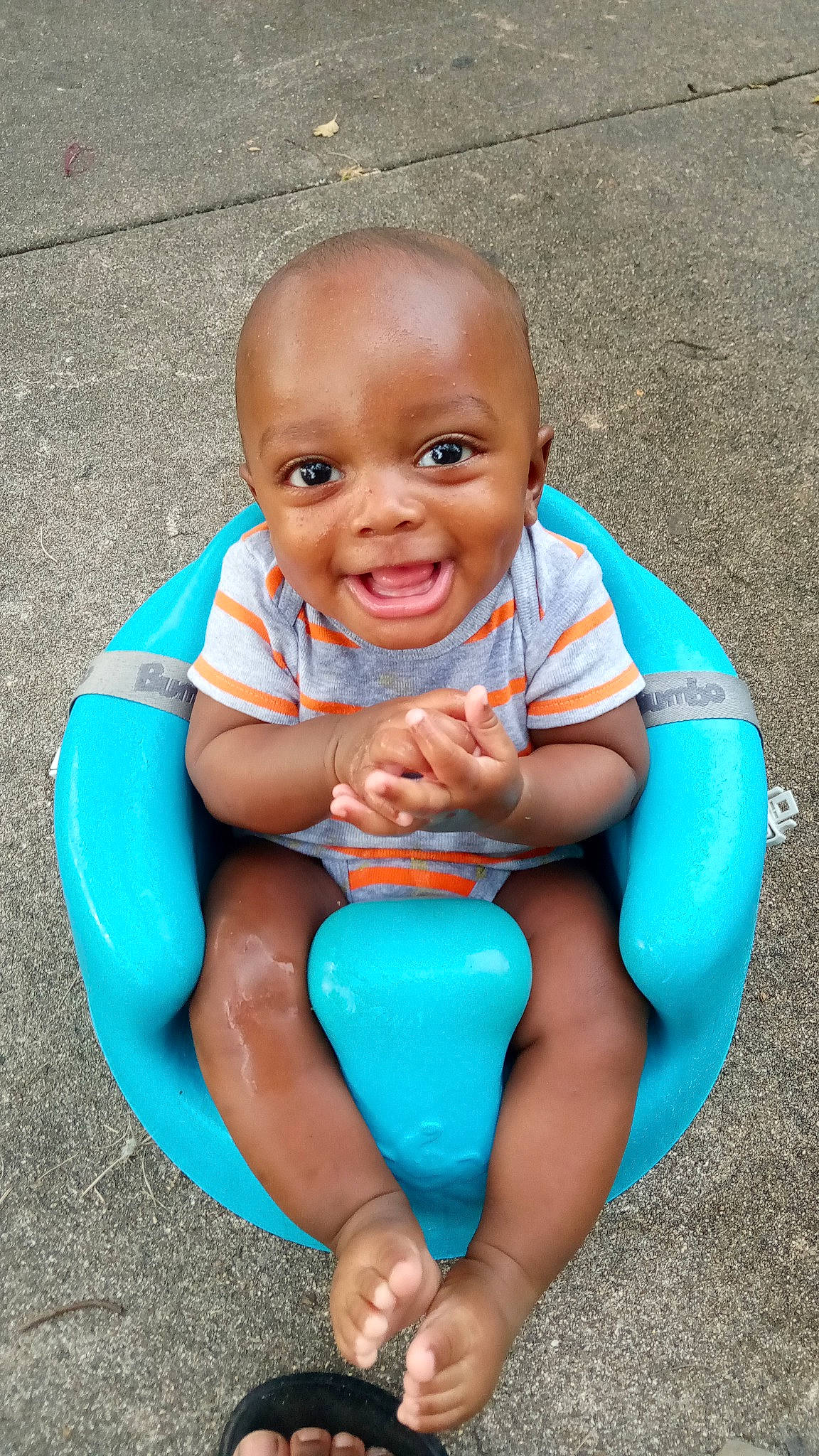 Majesty is registered to the contest to win money with this photo: aqua, arm, azure, baby, baby_toddler_clothing, blue, child, electric_blue, flash_photography, fun, happy, joy, leisure, mammal, organ, people, person, photograph, pink, product