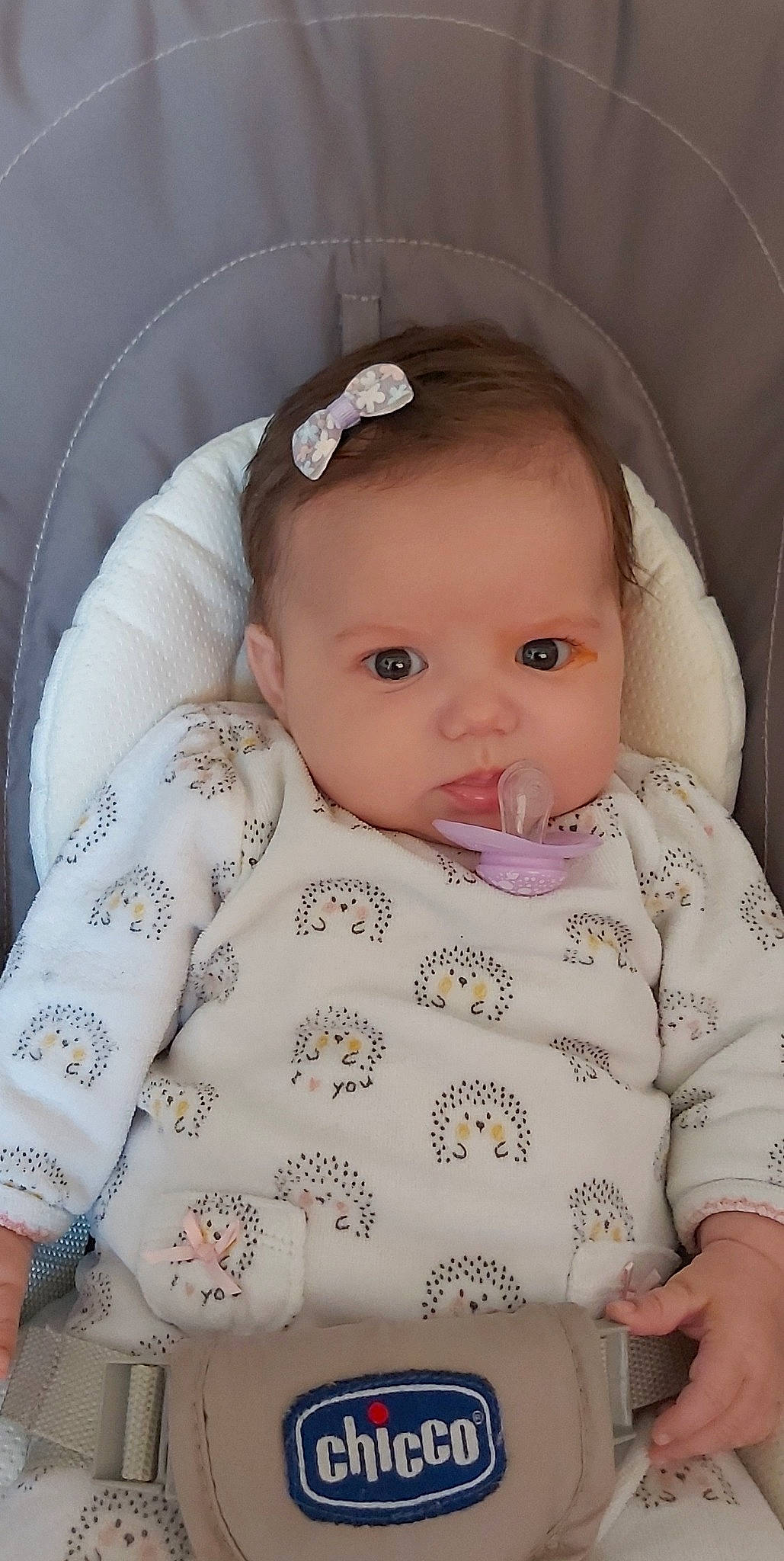 Tya a rejoint le concours — aidez-le/la à gagner de superbes lots ! baby, baby_toddler_clothing, cheek, chin, comfort, eye, eyebrow, eyelash, face, forehead, head, iris, lip, nose, outerwear, person, pink, product, skin, sleeve