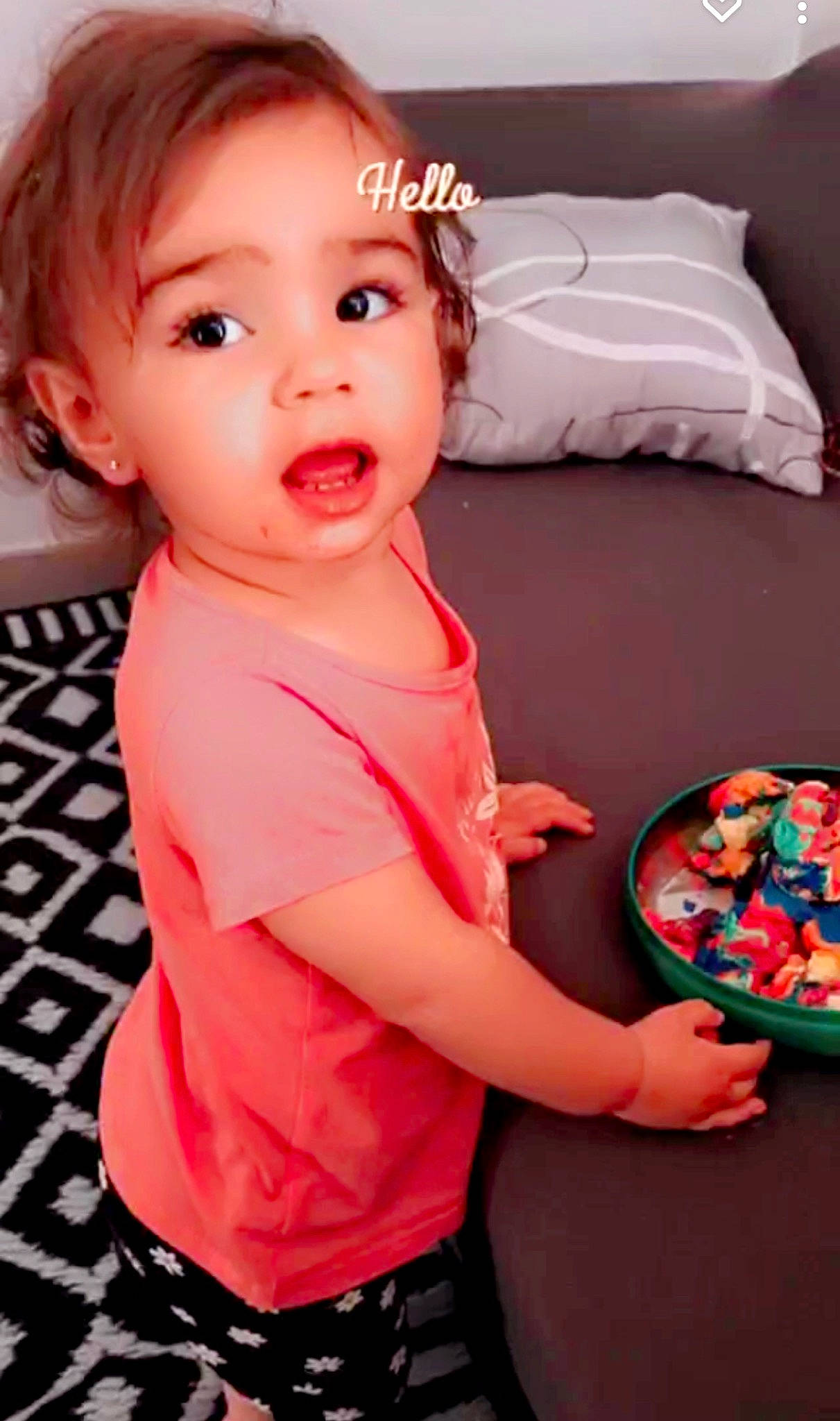 Neyliah a rejoint le concours — aidez-le/la à gagner de superbes lots ! baby, baby_playing_with_toys, baby_toddler_clothing, cheek, child, chin, eye, eyelash, finger, fun, happy, head, iris, lip, mouth, person, pink, skin, sleeve, surprise