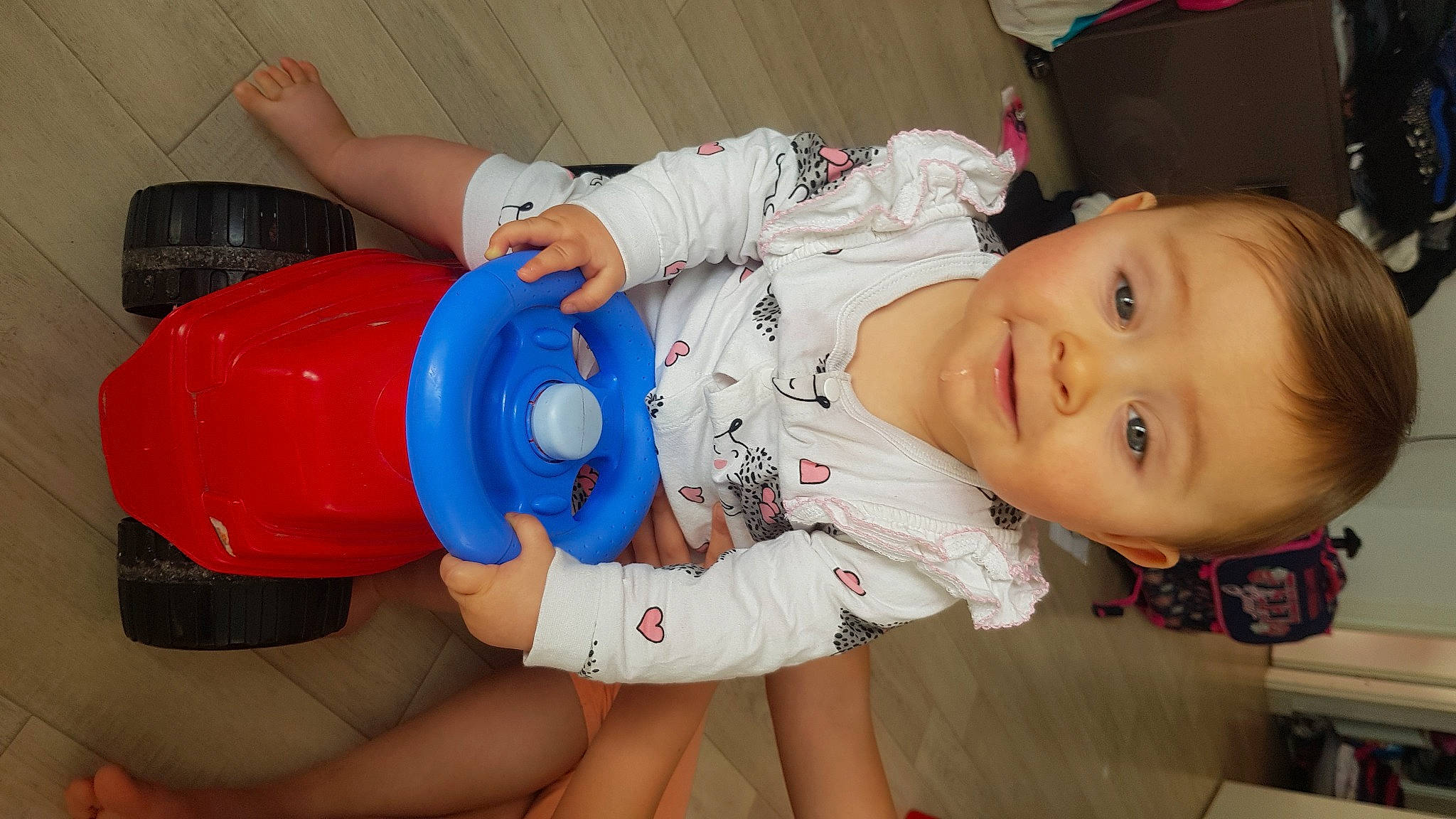 Solaya a rejoint le concours — aidez-le/la à gagner de superbes lots ! arm, baby, baby_products, baby_toddler_clothing, cheek, child, drinkware, eye, face, finger, fun, gas, mouth, organ, person, plastic_bottle, product, skin, smile, thumb