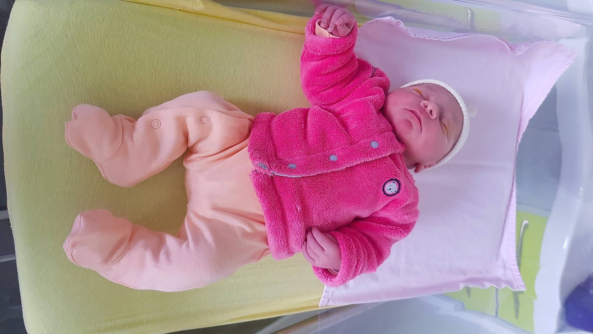 Solaya a rejoint le concours — aidez-le/la à gagner de superbes lots ! baby, baby_products, baby_toddler_clothing, child, cushion, furniture, outerwear, person, pillow, pink, product, textile, toddler, toy