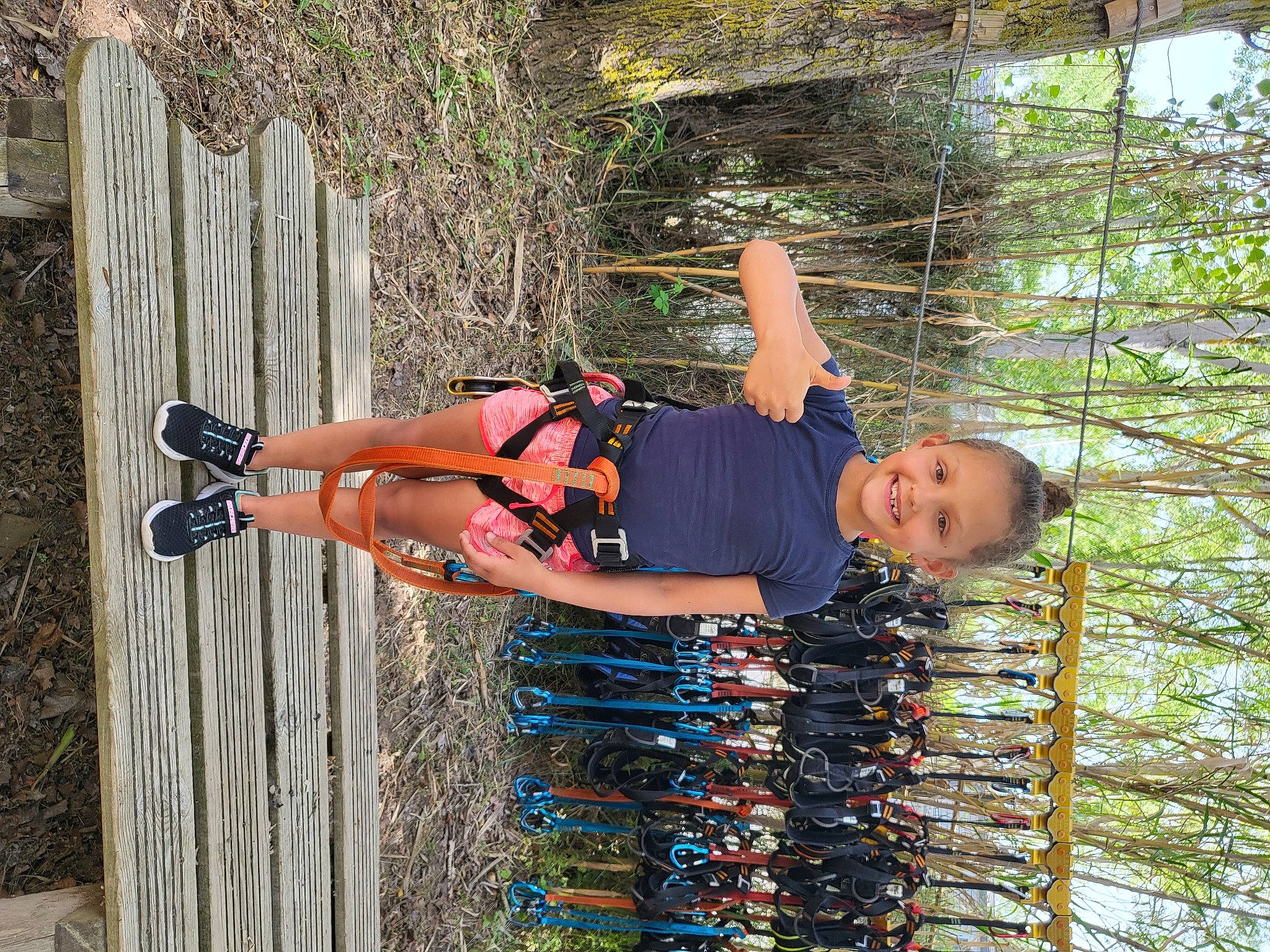 Lyse participe au concours pour gagner de l'argent avec cette photo : calf, fun, happy, human_leg, joy, knee, leisure, outdoor_shoe, people_in_nature, person, plant, recreation, sandal, shorts, smile, thigh, tree, vacation, wood