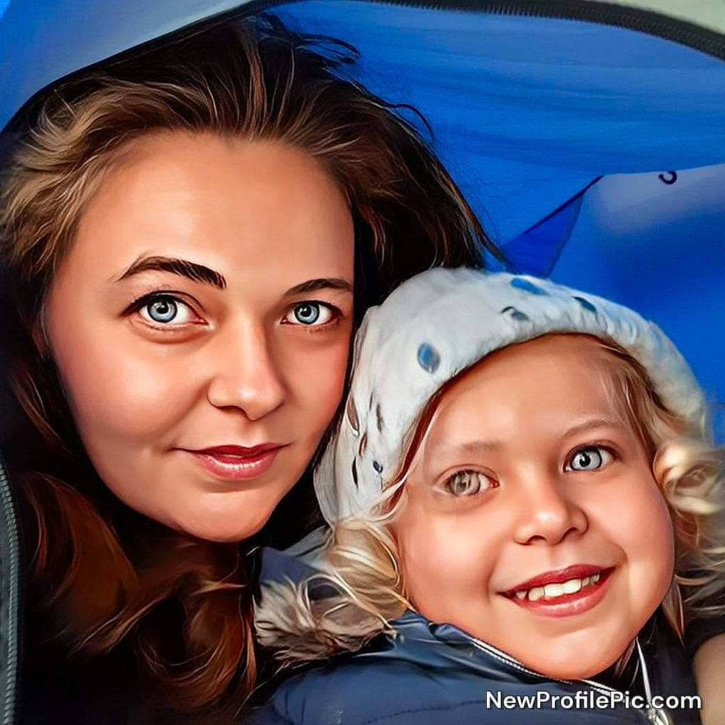 Emma a rejoint le concours — aidez-le/la à gagner de superbes lots ! azure, blue, cheek, chin, cool, eyebrow, eyelash, facial_expression, fashion, flash_photography, hairstyle, happy, headwear, iris, jaw, joy, lip, mouth, nose, organ