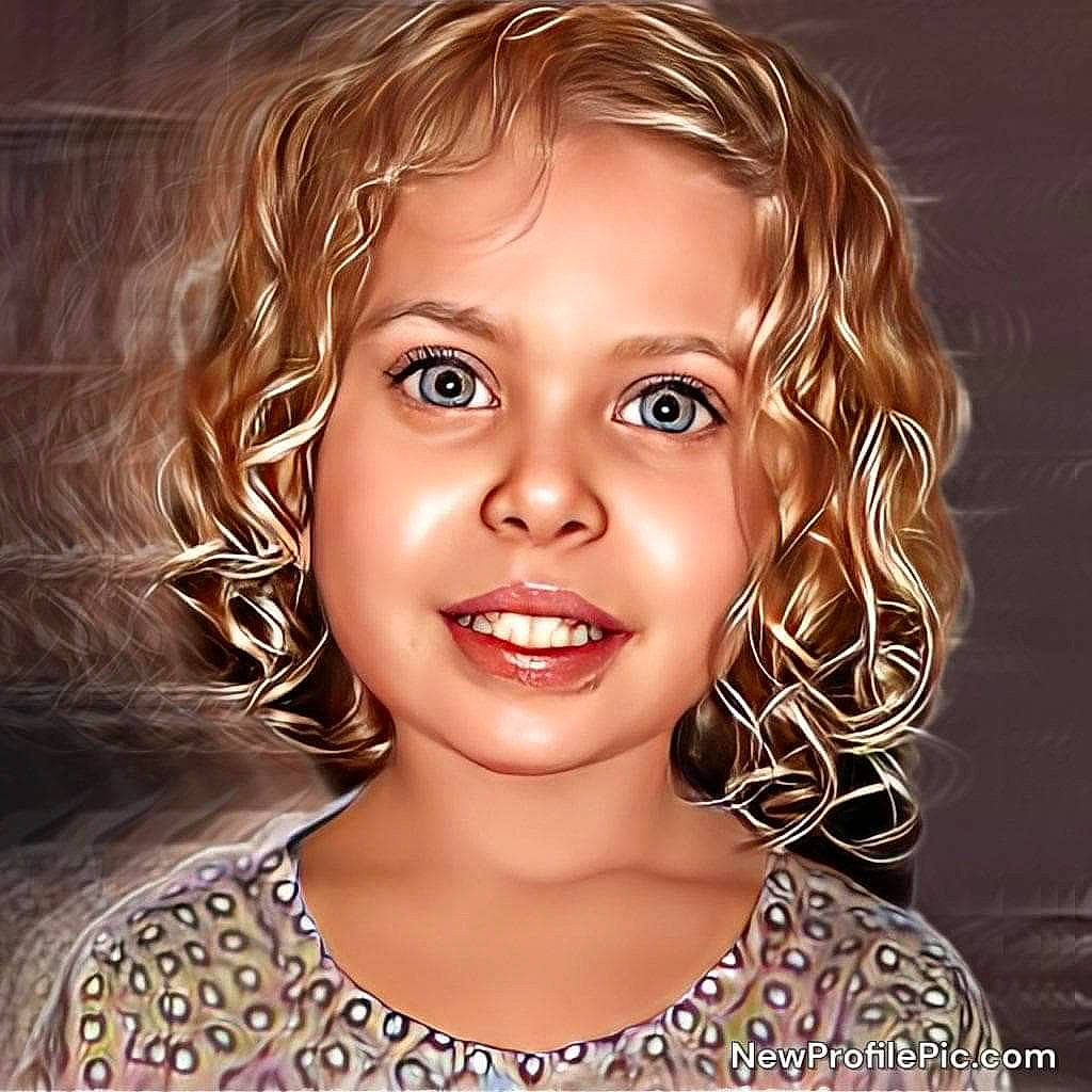 Emma a rejoint le concours — aidez-le/la à gagner de superbes lots ! barbie, black_hair, cheek, chin, ear, eyebrow, eyelash, flash_photography, forehead, happy, iris, jaw, joy, layered_hair, lip, makeover, mouth, neck, nose, person