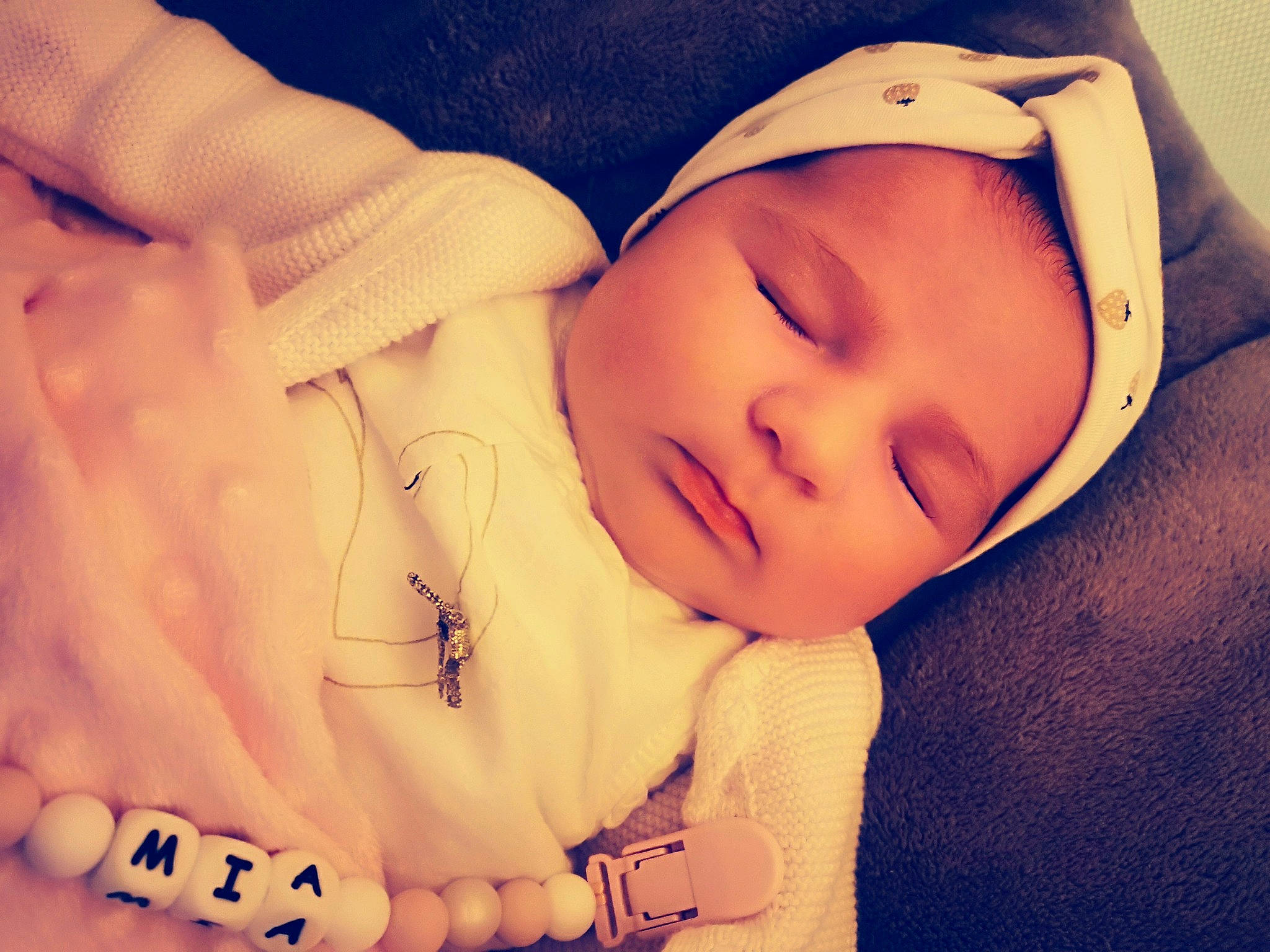 Mia a rejoint le concours — aidez-le/la à gagner de superbes lots ! baby, baby_sleeping, beauty, cheek, child, cool, eye, face, finger, forehead, hand, happy, head, headgear, headwear, lip, mouth, muscle, nail, nose