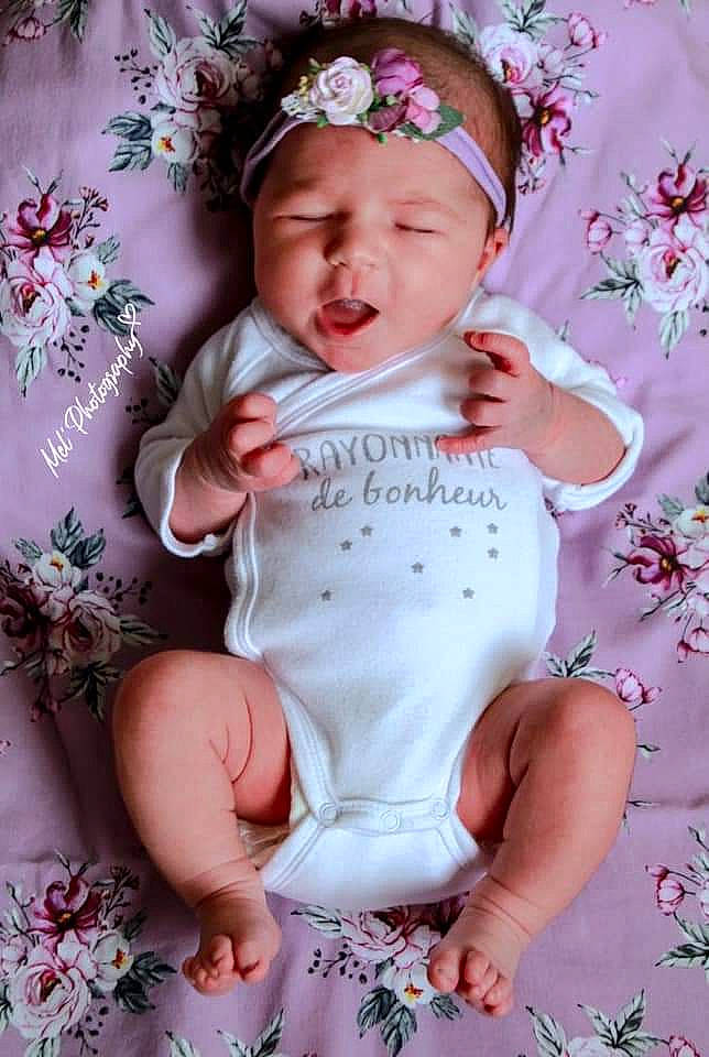 Mia a rejoint le concours — aidez-le/la à gagner de superbes lots ! baby, baby_products, baby_sleeping, baby_toddler_clothing, child, hair_accessory, headwear, person, pink, product, toddler