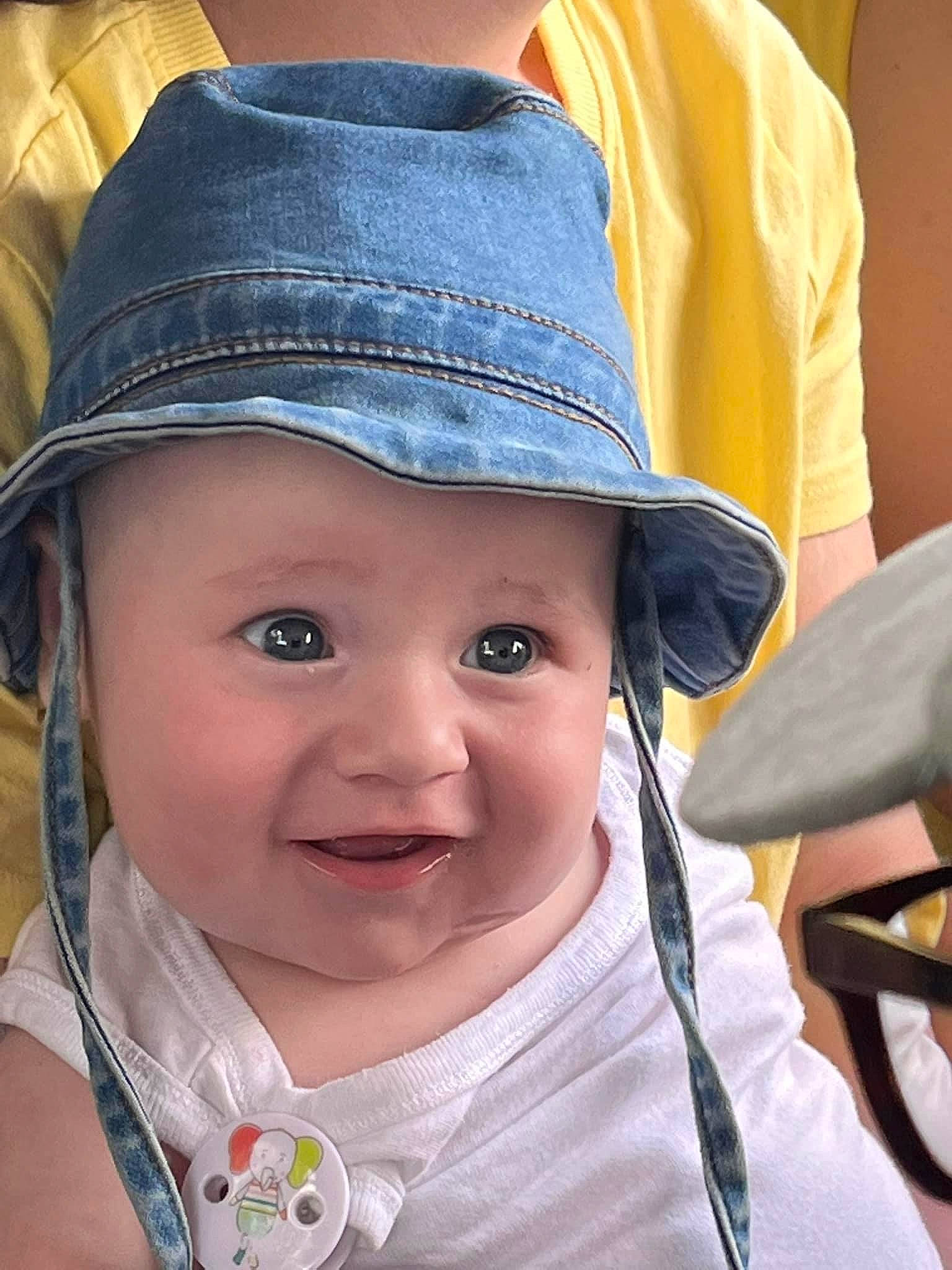 Lizio a rejoint le concours — aidez-le/la à gagner de superbes lots ! baby, baby_toddler_clothing, cap, cheek, chin, cool, eyelash, face, fedora, happy, hat, headgear, headwear, iris, lip, person, photograph, skin, smile, sun_hat