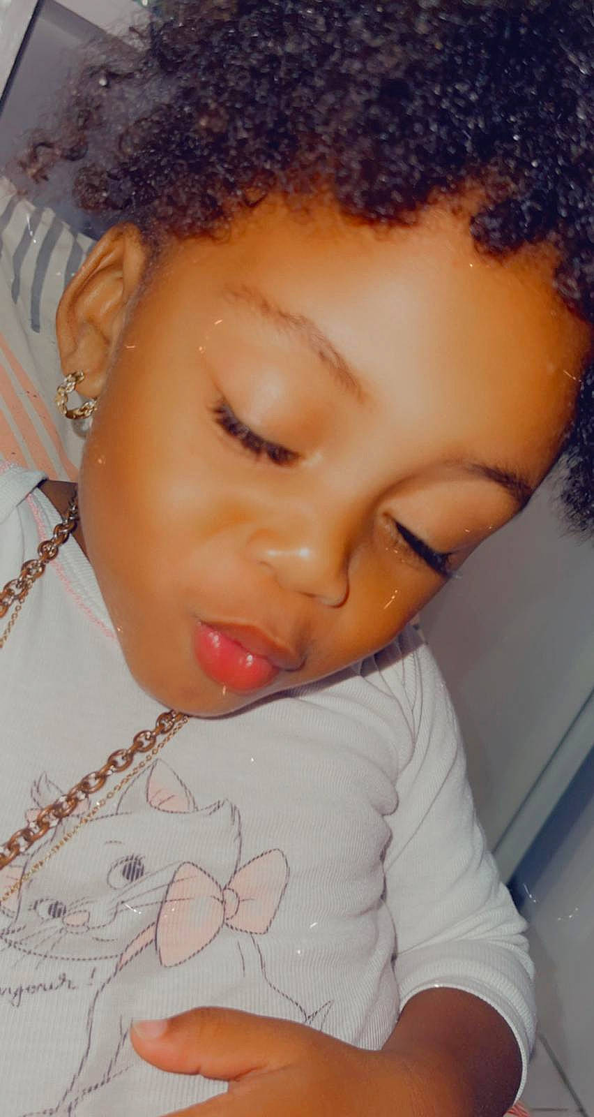 Këlane participe au concours pour gagner de l'argent avec cette photo : baby_toddler_clothing, cheek, chin, cool, ear, eye, eyebrow, eyelash, forehead, happy, head, iris, jheri_curl, lip, mouth, neck, nose, person, skin, toddler