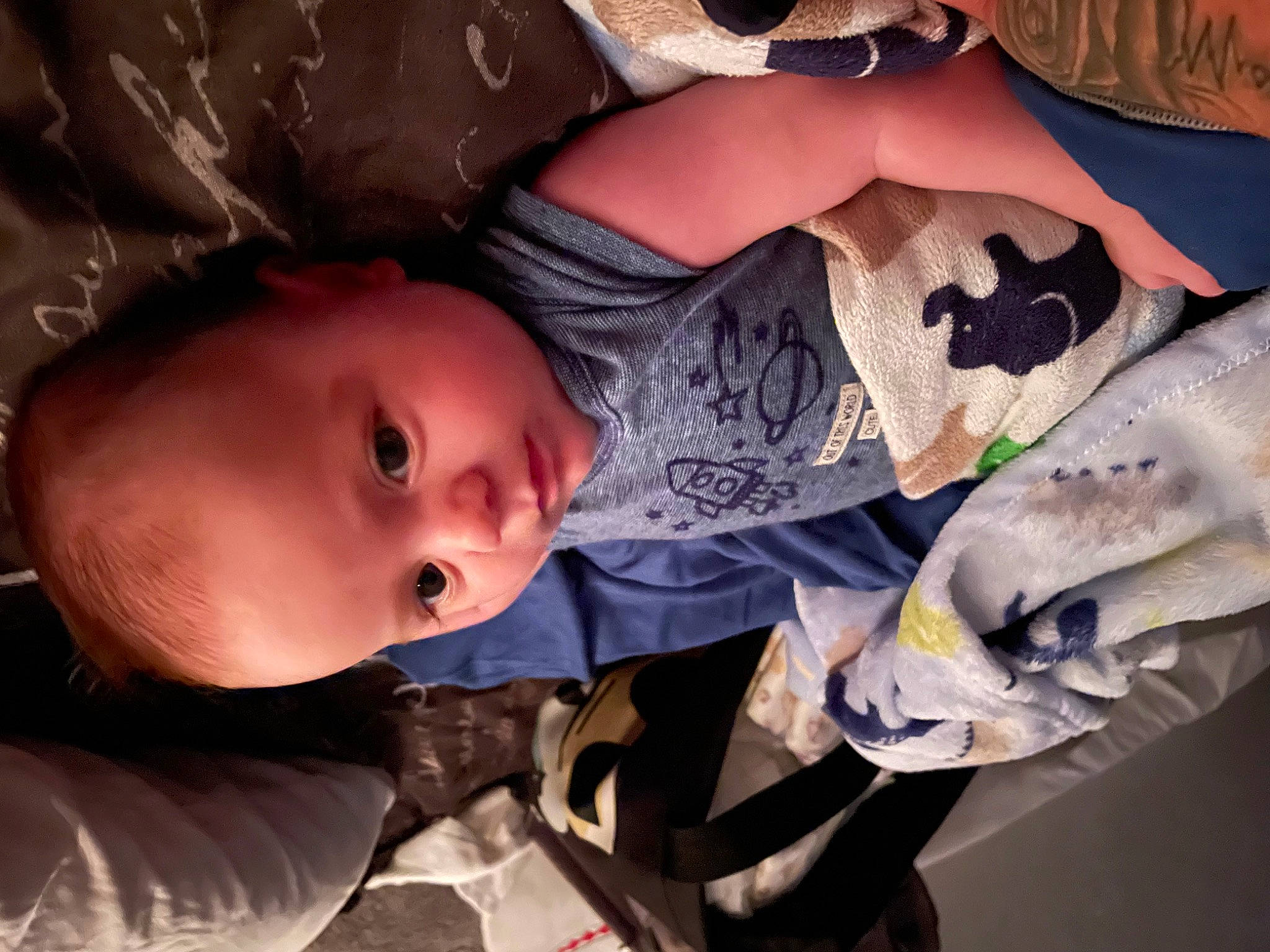 Enzo is registered to the contest to win money with this photo: baby, child, comfort, cool, elbow, eye, eyebrow, face, finger, fish, fun, grass, happy, human_body, iris, mouth, nose, person, skin, smile