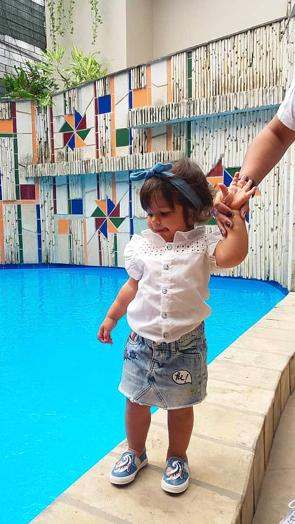 Milena is registered to the contest to win money with this photo: baby, child, fun, games, leisure, person, play, recreation, smile, swimming_pool, toddler, vacation, water