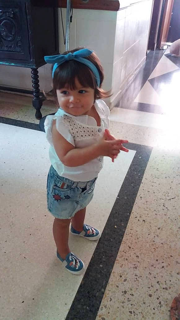 Milena is registered to the contest to win money with this photo: child, leg, person, skin, snapshot, standing, toddler