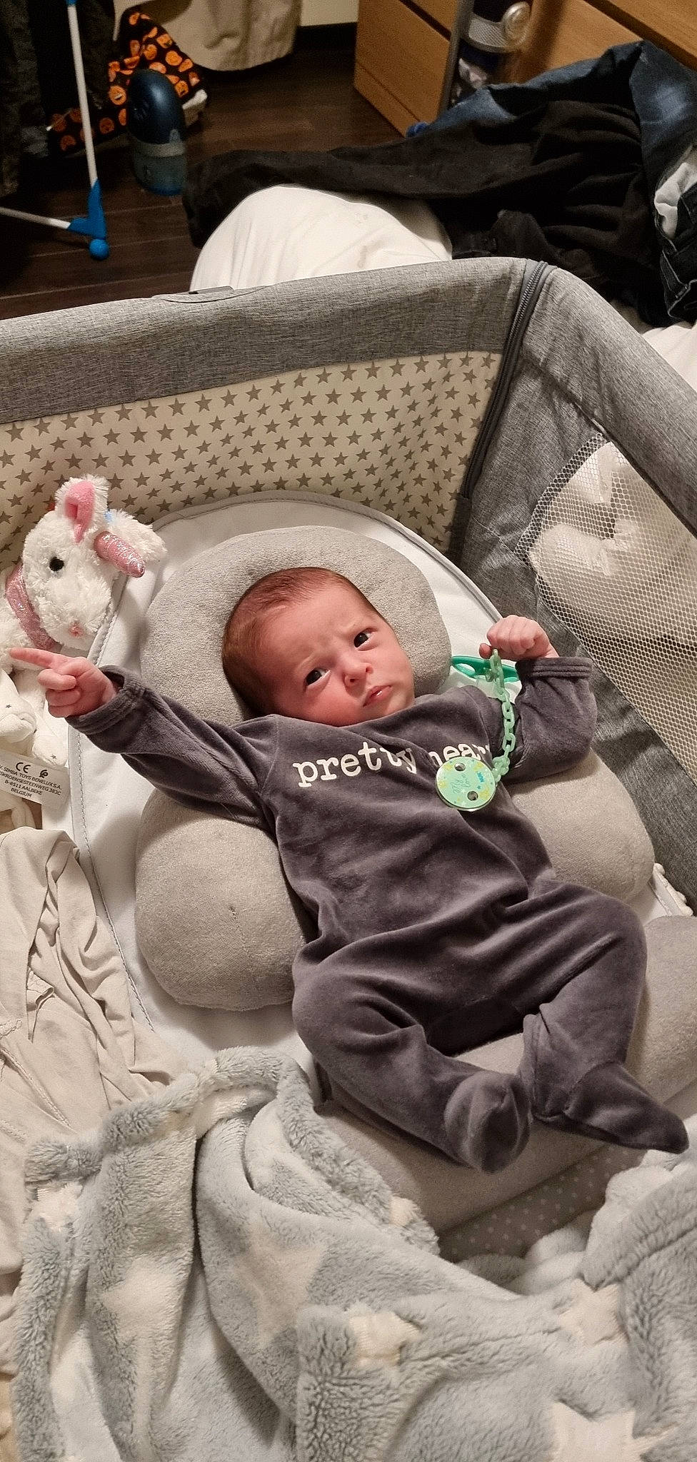 Amalia a rejoint le concours — aidez-le/la à gagner de superbes lots ! baby, baby_carriage, baby_products, baby_safety, baby_toddler_clothing, cheek, child, comfort, fur, head, lap, linens, person, product, room, sitting, skin, toddler, white, winter