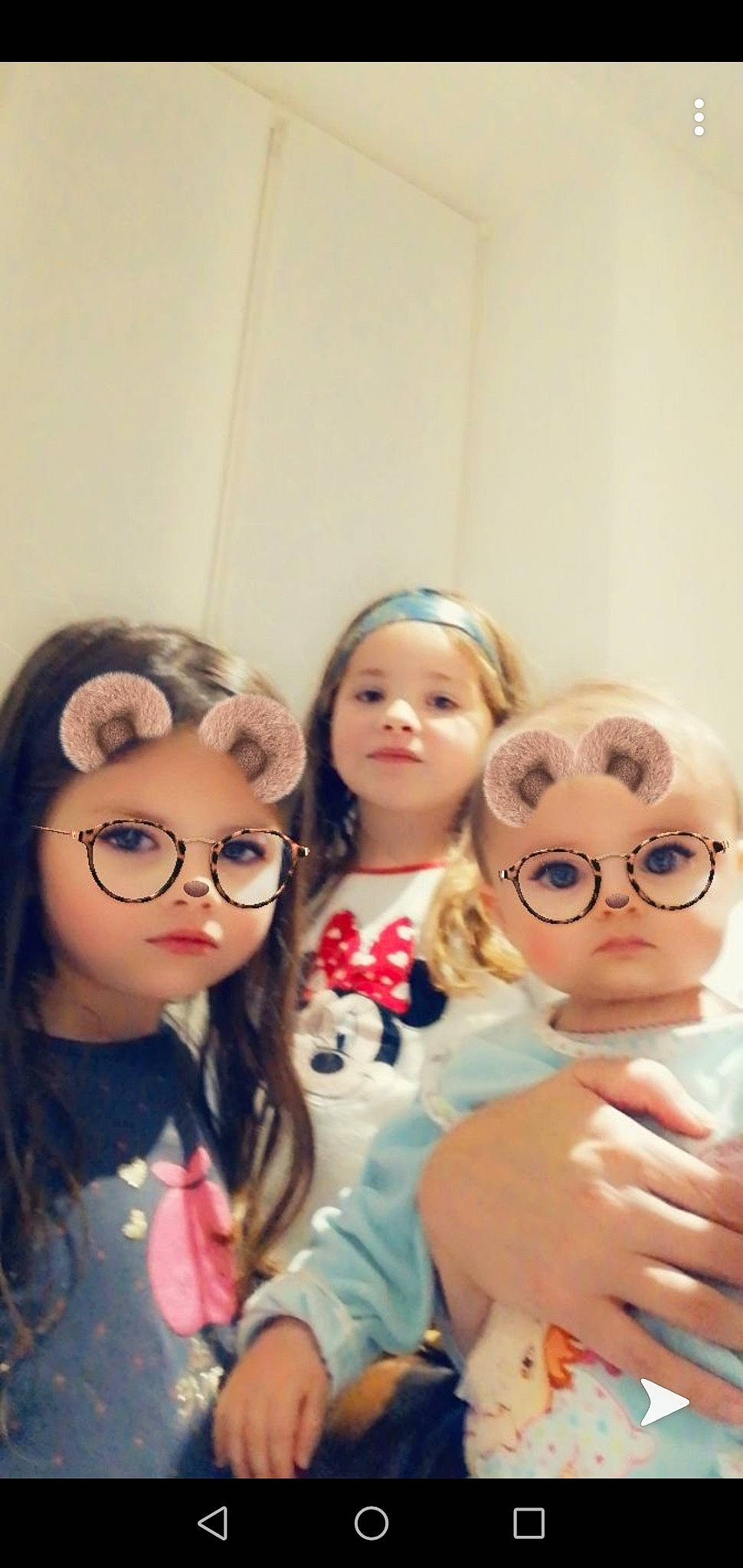Ambre a rejoint le concours — aidez-le/la à gagner de superbes lots ! cheek, child, daughter, eyewear, face, family, finger, friendship, fun, glasses, happy, head, mother, people, person, photography, selfie, skin, smile, toddler