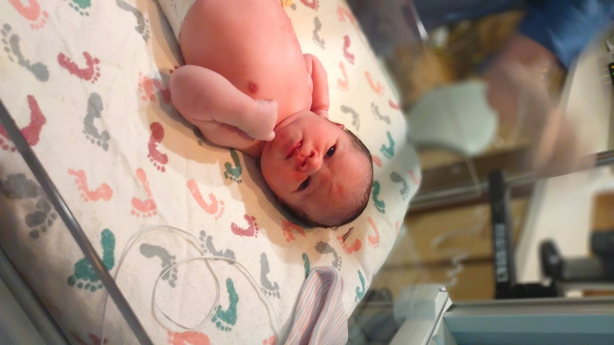 Ari is registered to the contest to win money with this photo: abdomen, baby, baby_products, baby_safety, cheek, child, childbirth, comfort, eye, eyebrow, face, facial_expression, hospital, human_body, linens, mouth, nose, person, skin, textile