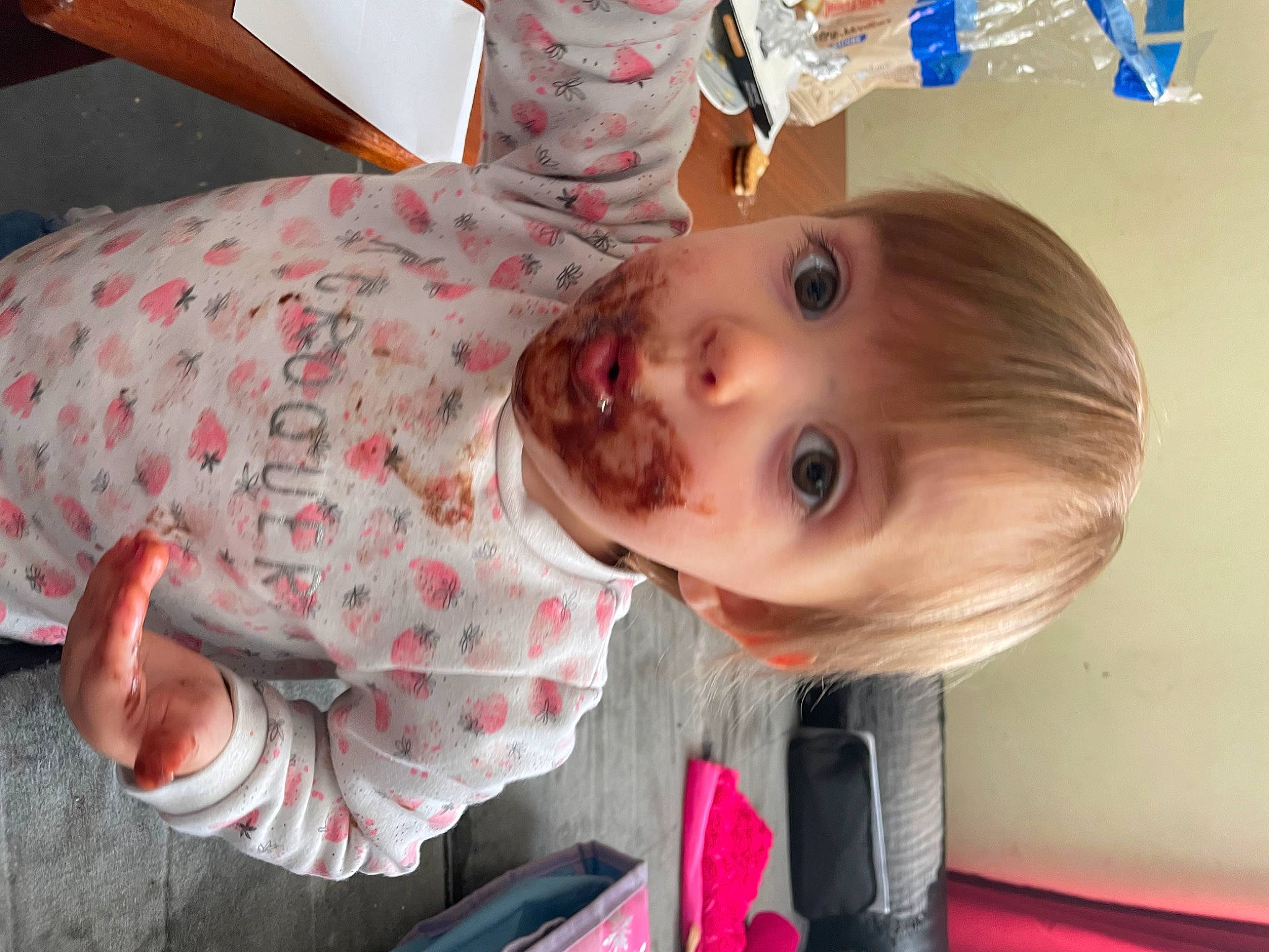 Liliana a rejoint le concours — aidez-le/la à gagner de superbes lots ! baby, baby_products, baby_toddler_clothing, cheek, child, eye, food, fun, happy, lip, mouth, nose, person, play, room, skin, surprise, toddler, vacation