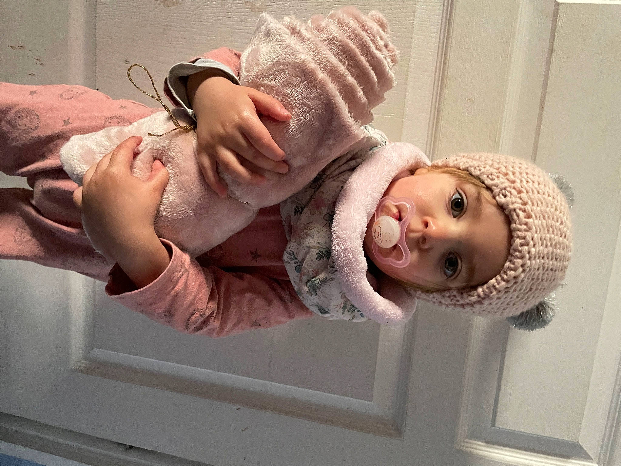 Liliana a rejoint le concours — aidez-le/la à gagner de superbes lots ! arm, art, beauty, cap, child, comfort, design, elbow, eyelash, finger, gesture, happy, headgear, headwear, jewellery, neck, person, pink, room, toddler