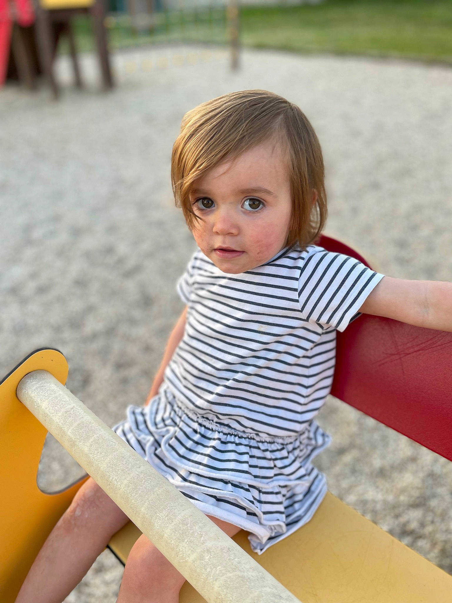 Liliana participe au concours pour gagner de l'argent avec cette photo : baby_toddler_clothing, beauty, child, eye, facial_expression, finger, fun, grass, hairstyle, happy, leisure, outdoor_furniture, person, photograph, product, public_space, skin, sleeve, summer, toddler