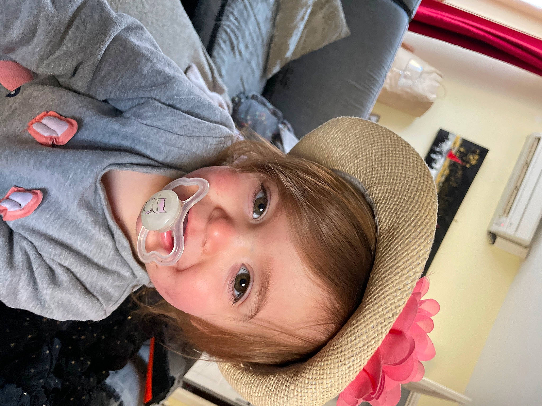 Liliana a rejoint le concours — aidez-le/la à gagner de superbes lots ! baby, cheek, child, clothing, comfort, curtain, eyelash, fashion_accessory, finger, fun, happy, hat, jaw, lip, mouth, nose, person, room, skin, smile