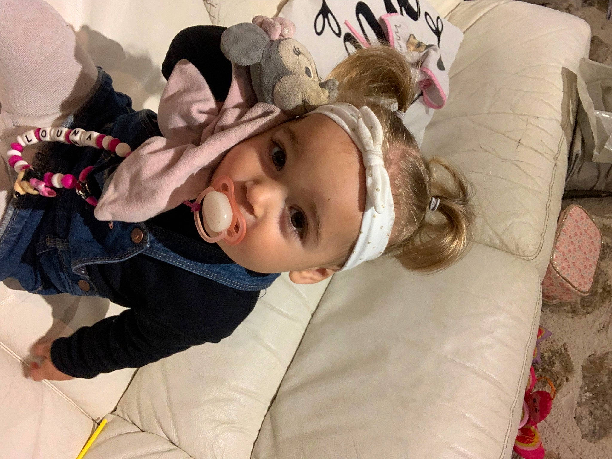 Louna participe au concours pour gagner de l'argent avec cette photo : baby, bedding, carmine, child, christmas, comfort, costume, costume_hat, event, fawn, fun, fur, happy, headwear, linens, person, plush, sitting, smile, tradition