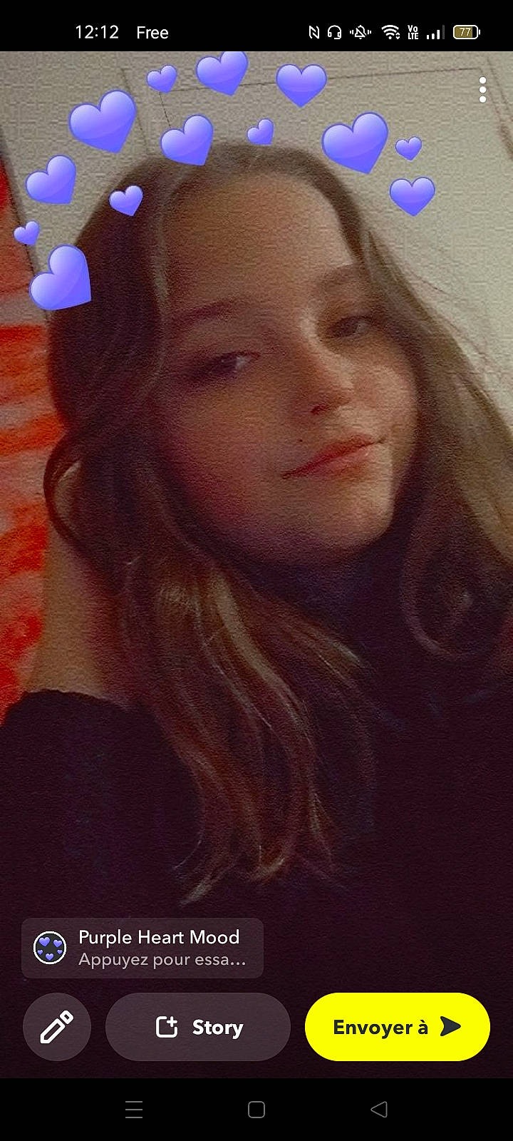 Maelys participe au concours pour gagner de l'argent avec cette photo : black_hair, brown_hair, ear, electric_blue, eye, eyebrow, eyelash, fashion_accessory, flash_photography, forehead, fun, happy, headgear, jaw, layered_hair, lip, long_hair, nose, person, selfie